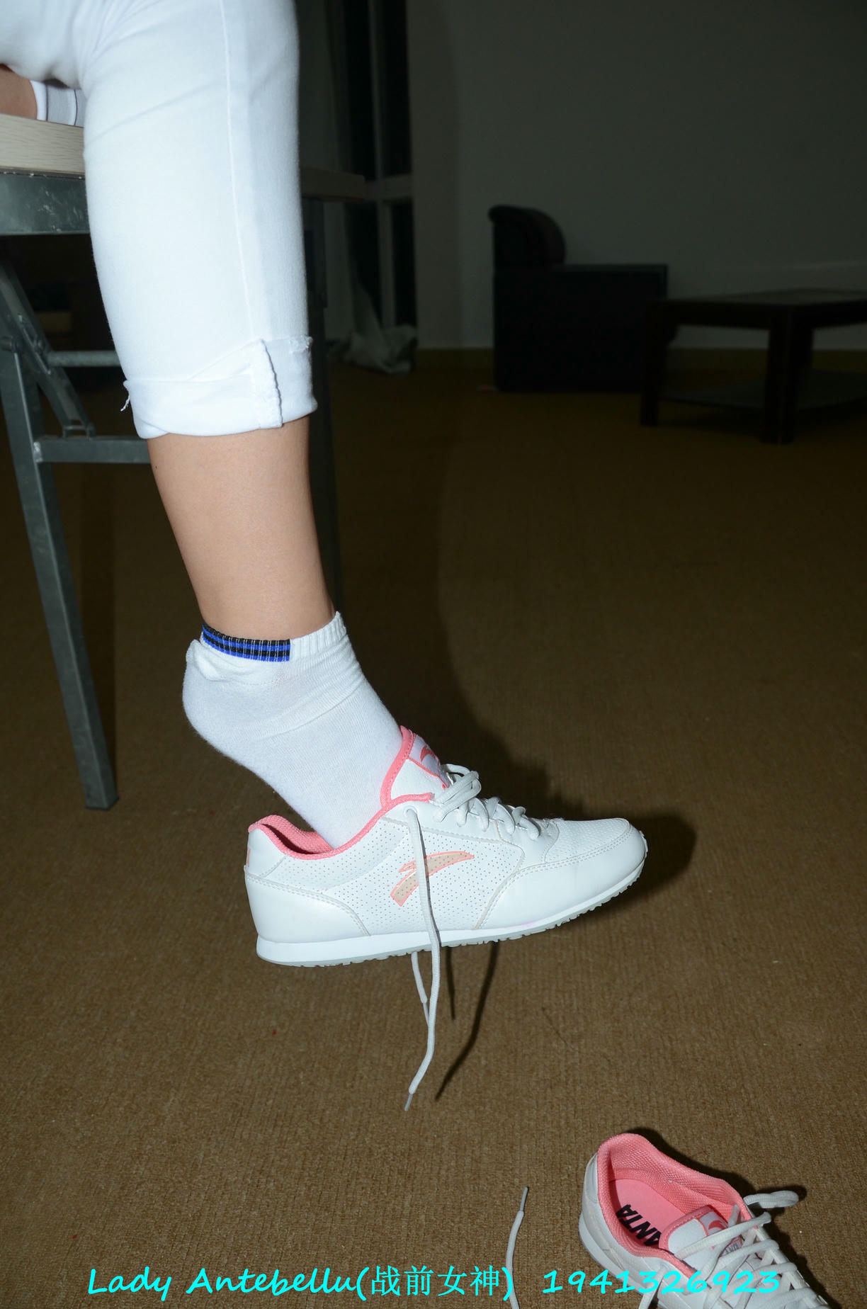 [战前女神] 恋足美腿棉袜女神级摄影套图 052 [179P-130MB]_第2集