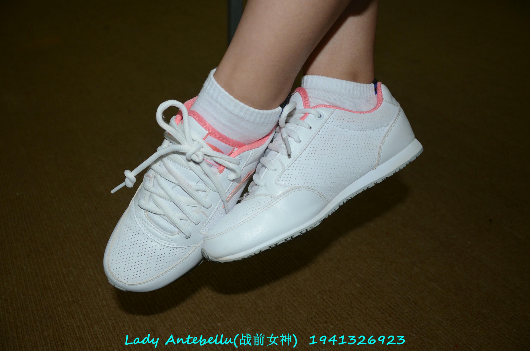 [战前女神] 恋足美腿棉袜女神级摄影套图 052 [179P-130MB]_第1集