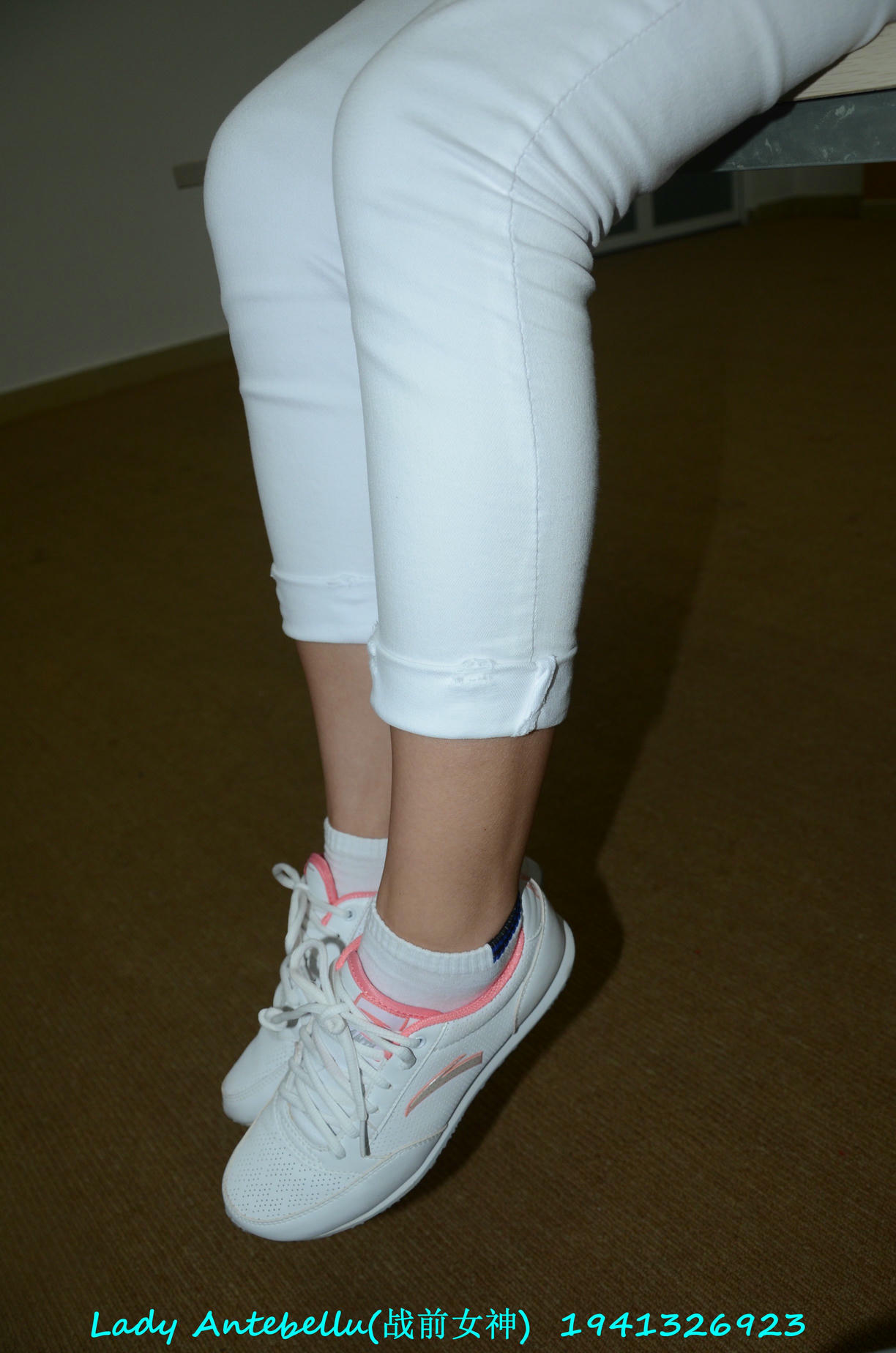 [战前女神] 恋足美腿棉袜女神级摄影套图 052 [179P-130MB]_第1集