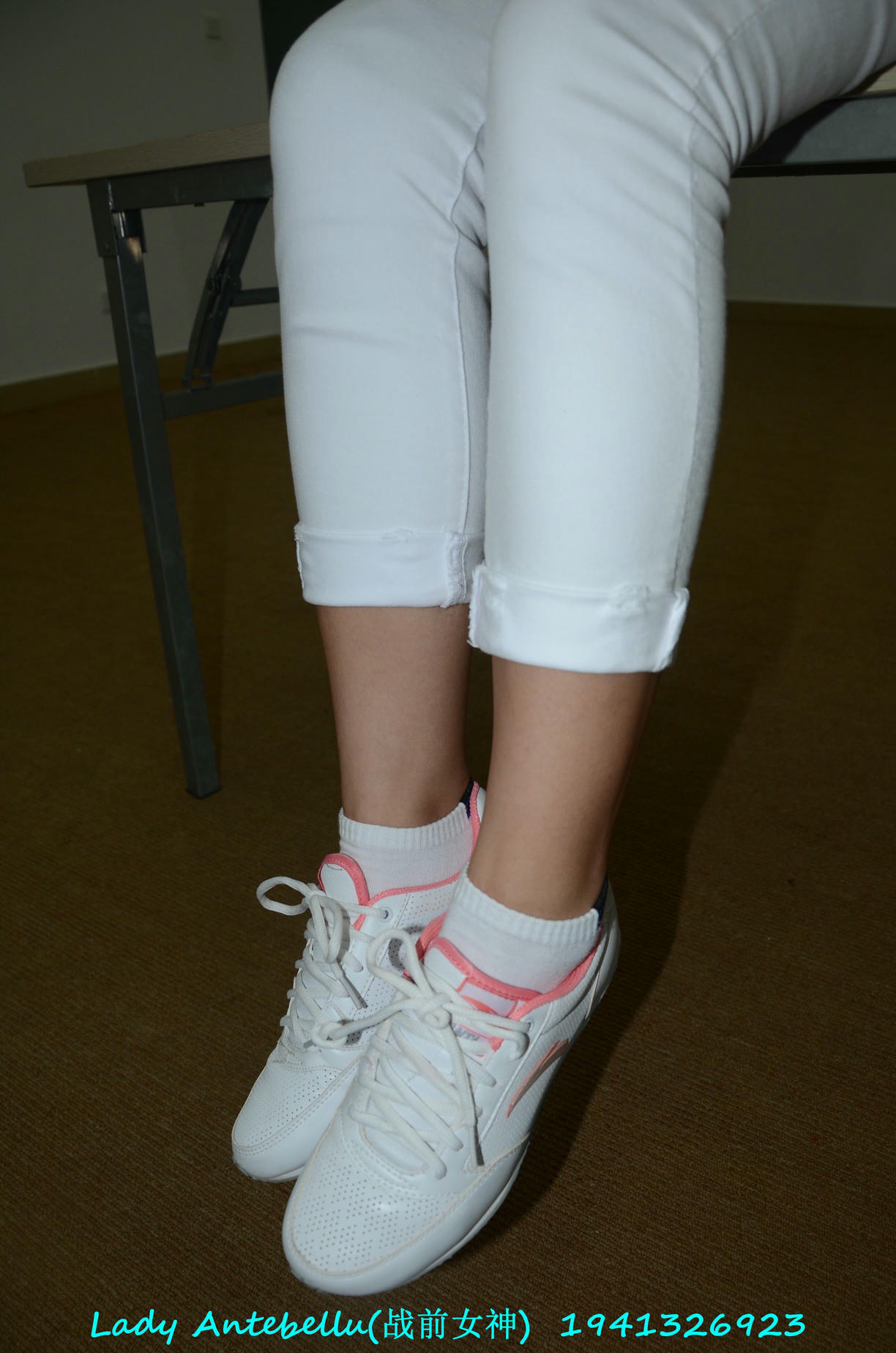 [战前女神] 恋足美腿棉袜女神级摄影套图 052 [179P-130MB]_第1集