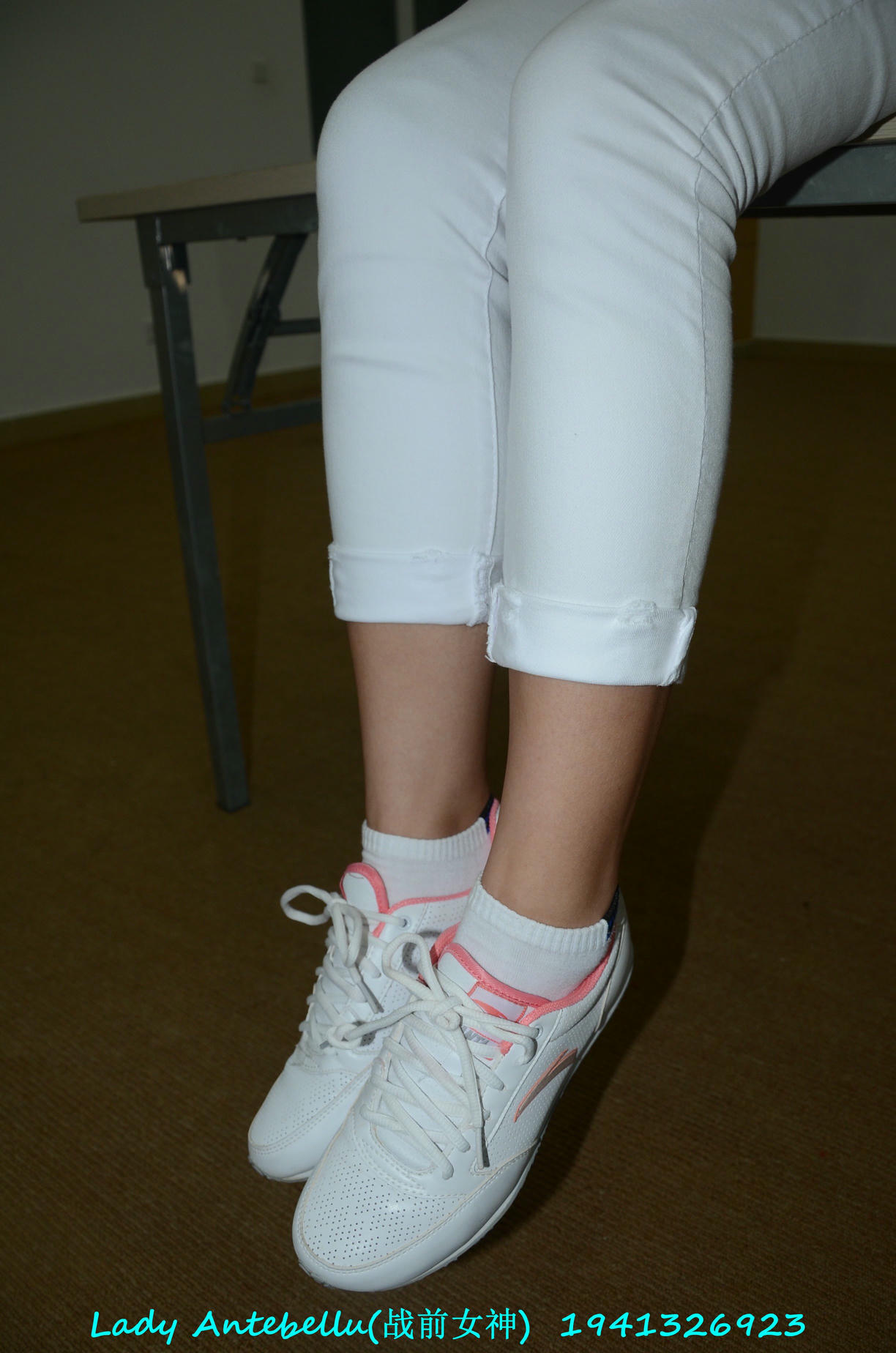 [战前女神] 恋足美腿棉袜女神级摄影套图 052 [179P-130MB]_第1集