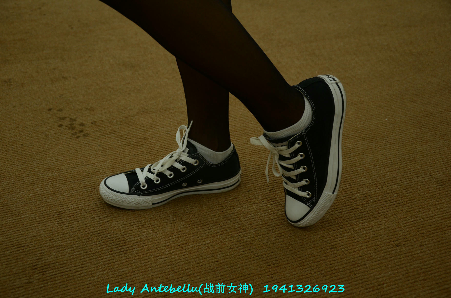 [战前女神] 恋足美腿棉袜女神级摄影套图 053 [288P-222MB]_第1集