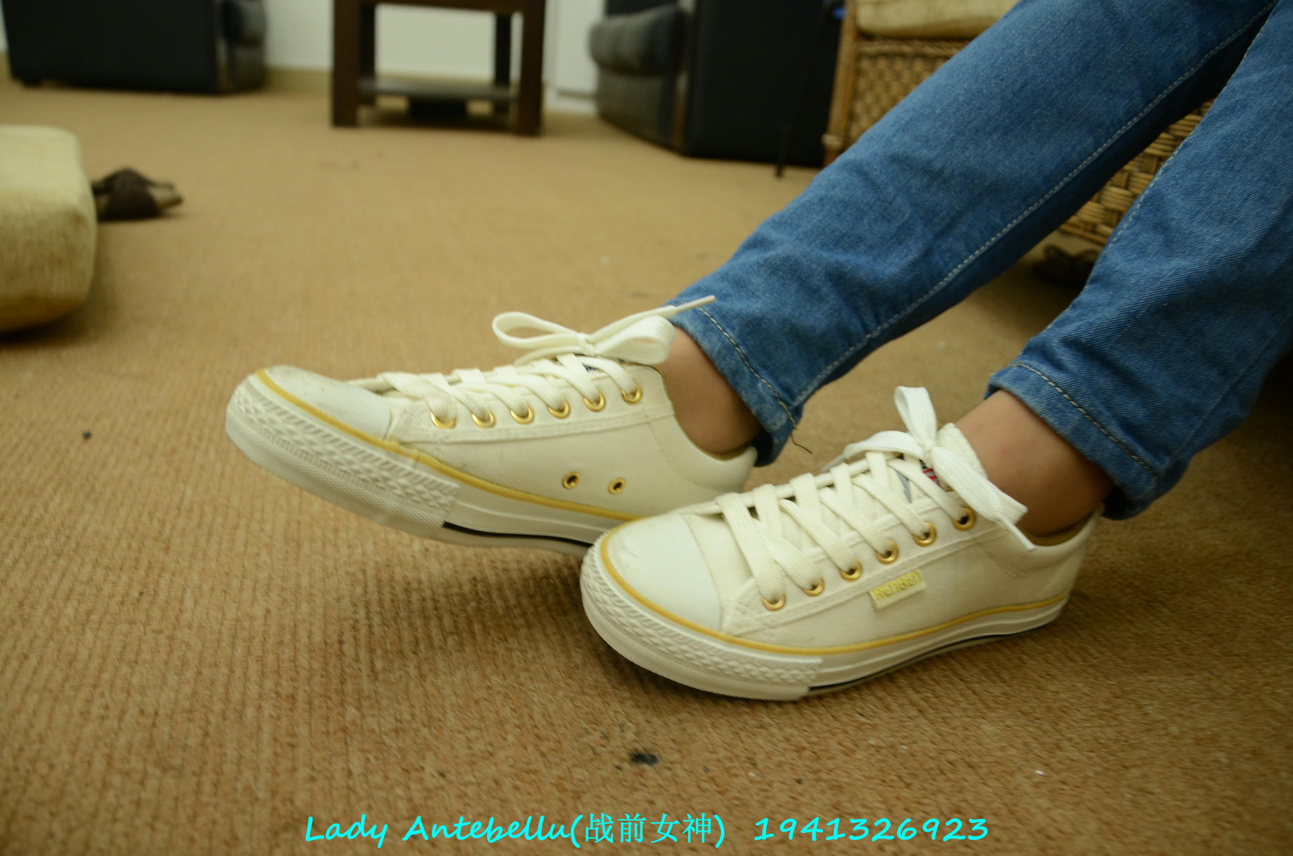 [战前女神] 恋足美腿棉袜女神级摄影套图 054 [129P-148MB]_第1集