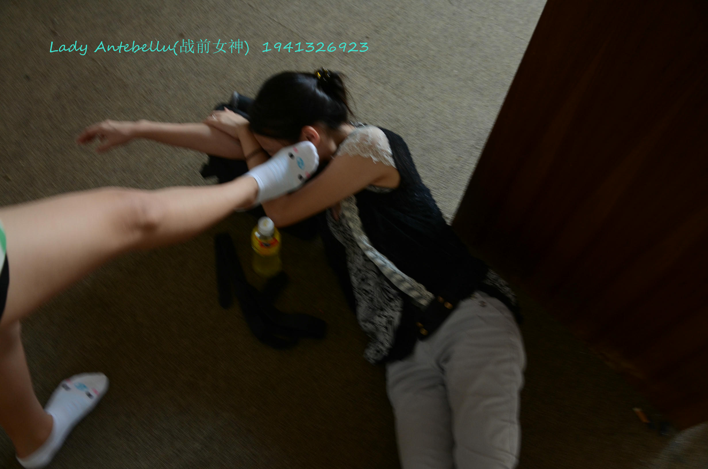 [战前女神] 恋足美腿棉袜女神级摄影套图 055 [159P-375MB]_第1集