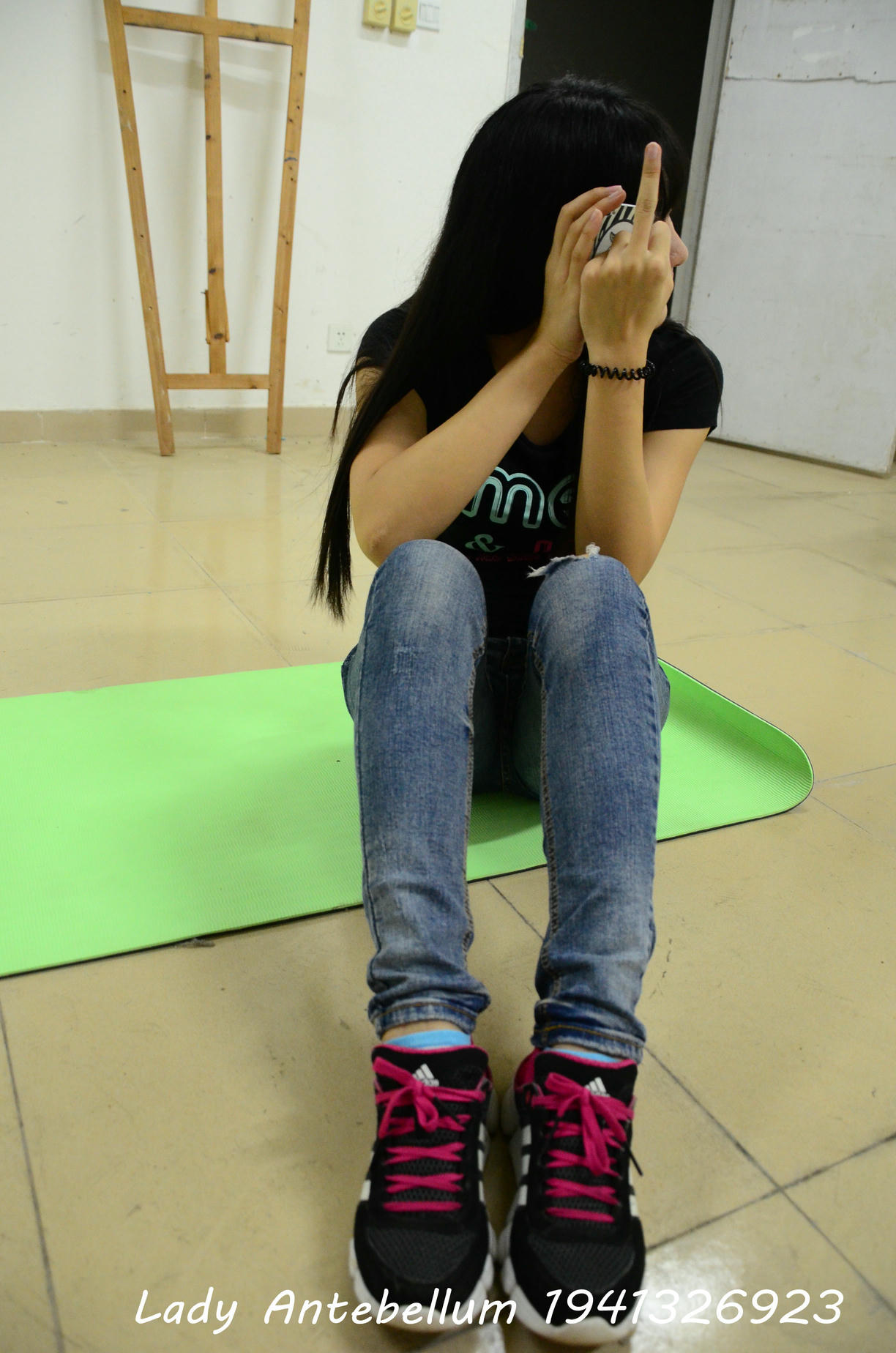 [战前女神] 恋足美腿棉袜女神级摄影套图 056 [75P-82MB]_第1集