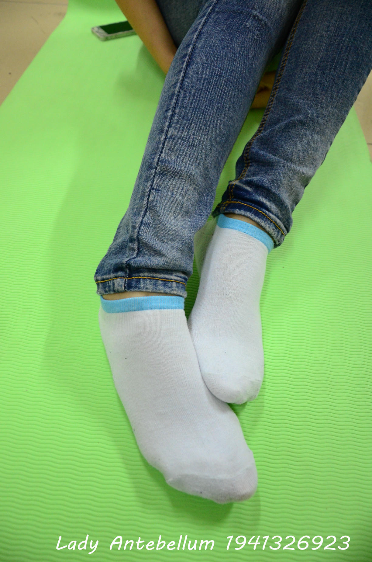 [战前女神] 恋足美腿棉袜女神级摄影套图 056 [75P-82MB]_第1集