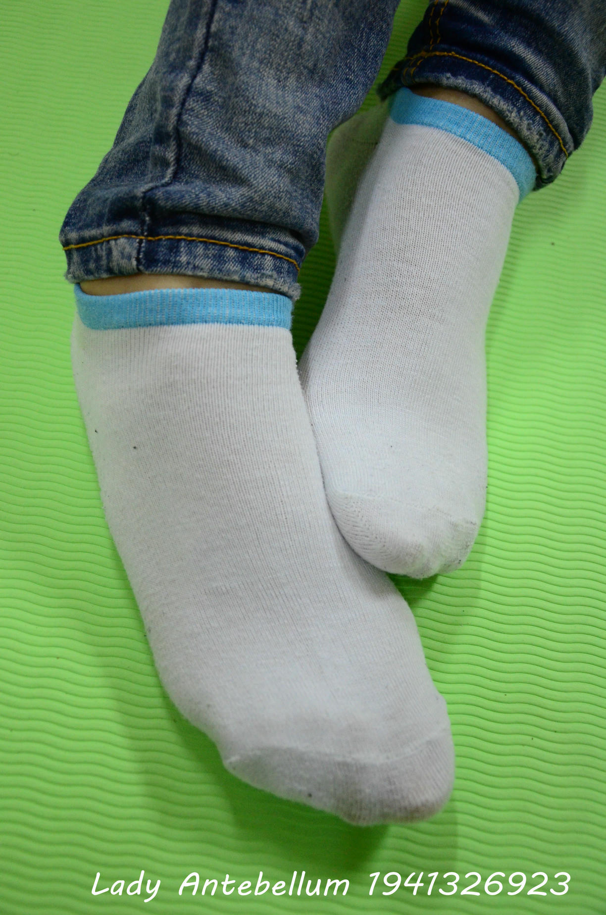 [战前女神] 恋足美腿棉袜女神级摄影套图 056 [75P-82MB]_第1集