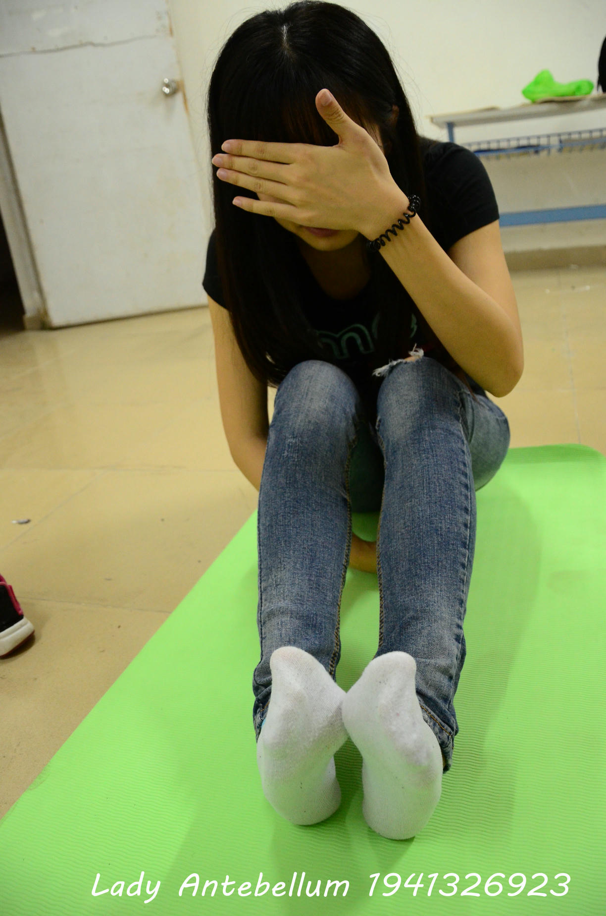 [战前女神] 恋足美腿棉袜女神级摄影套图 056 [75P-82MB]_第1集