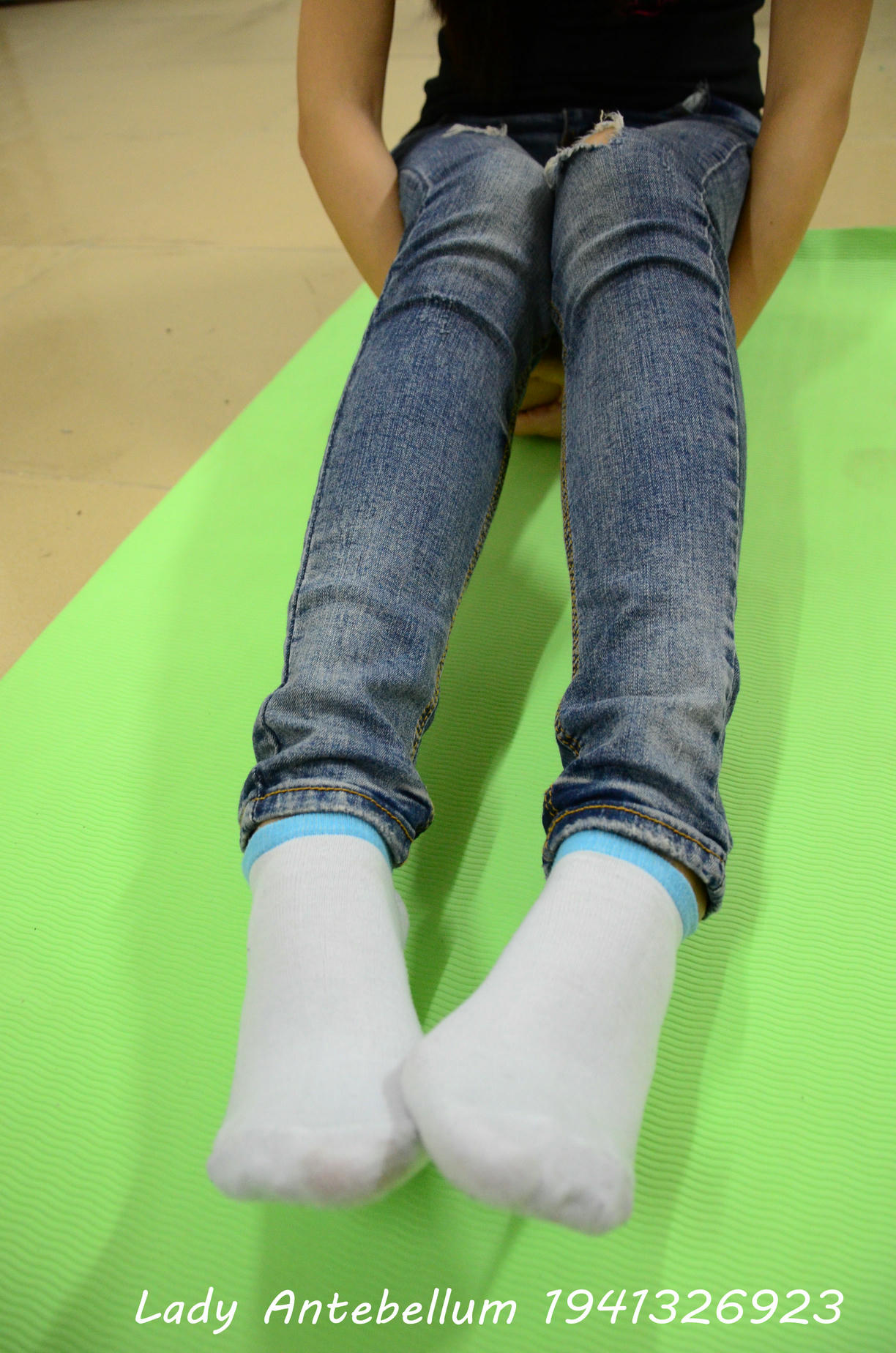 [战前女神] 恋足美腿棉袜女神级摄影套图 056 [75P-82MB]_第1集