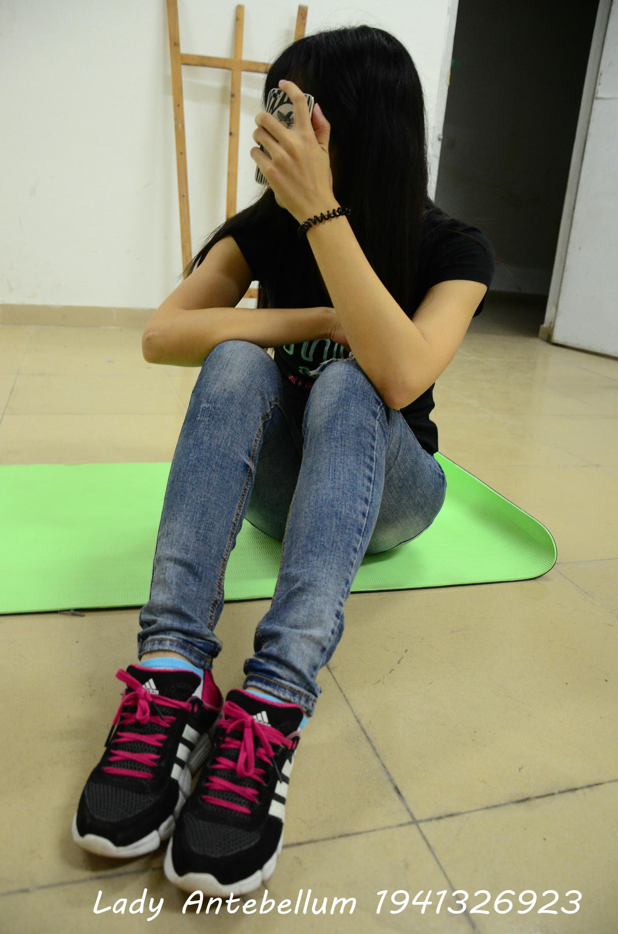 [战前女神] 恋足美腿棉袜女神级摄影套图 056 [75P-82MB]_第1集