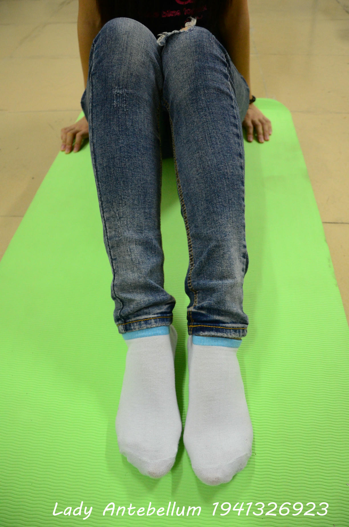 [战前女神] 恋足美腿棉袜女神级摄影套图 056 [75P-82MB]_第2集