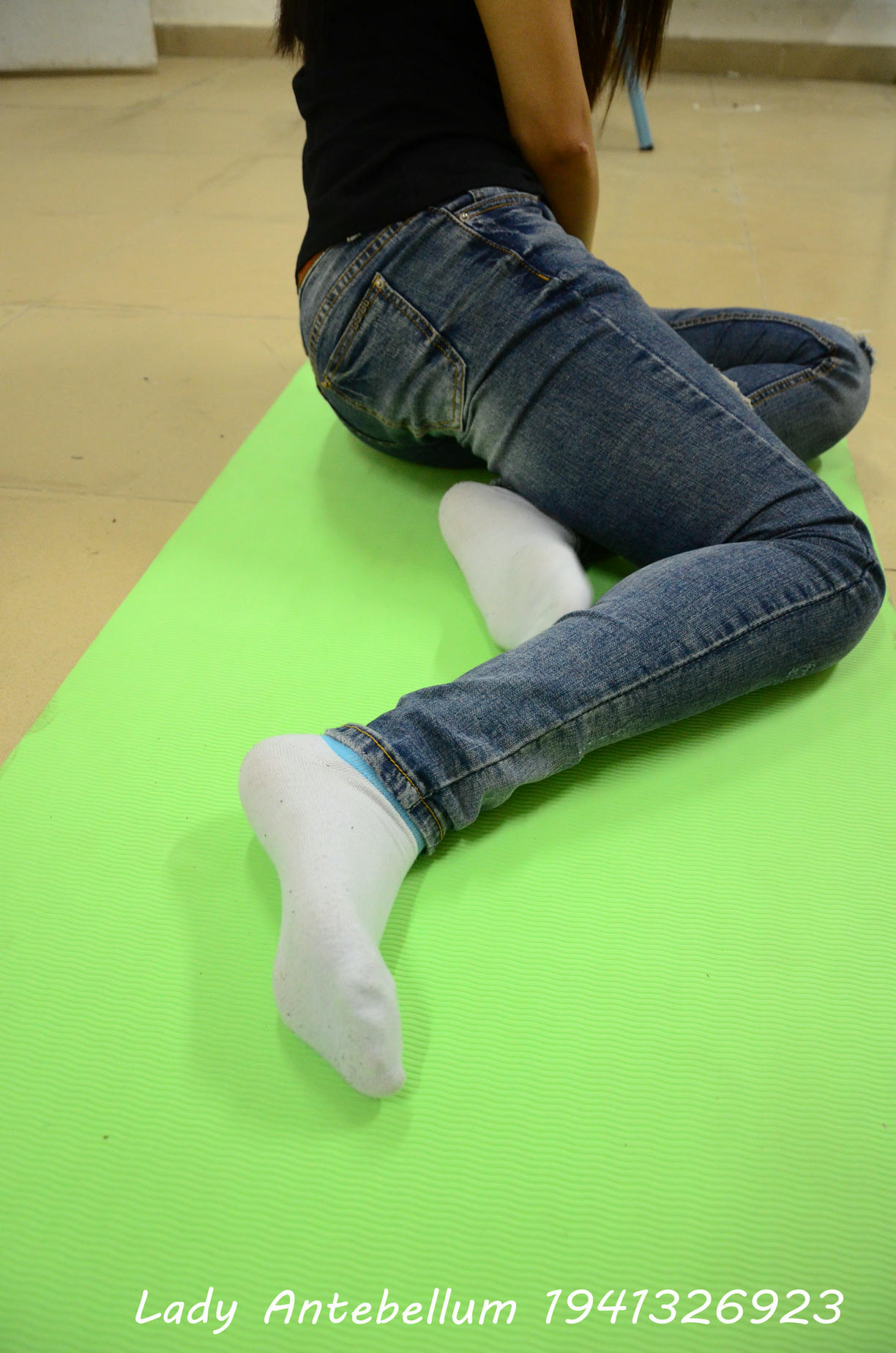 [战前女神] 恋足美腿棉袜女神级摄影套图 056 [75P-82MB]_第2集