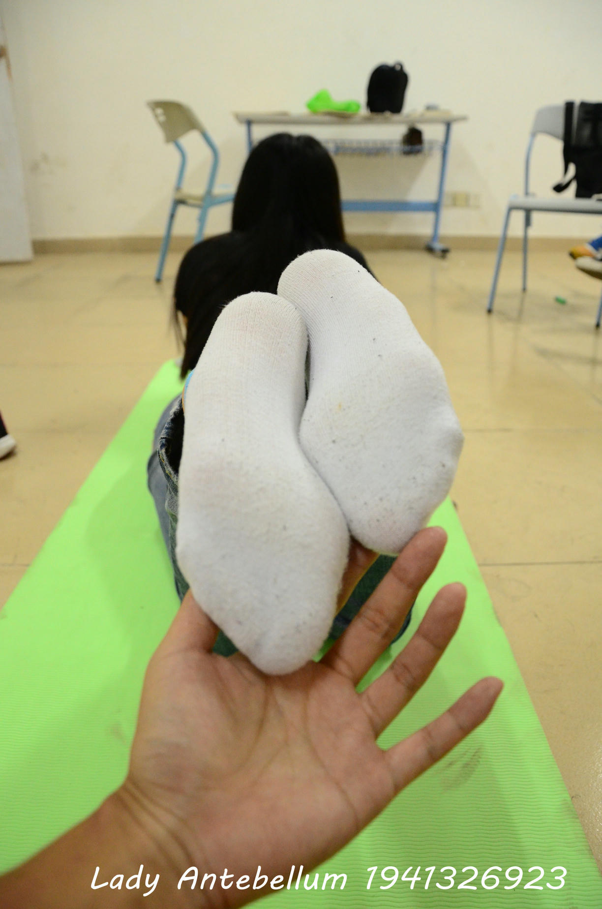 [战前女神] 恋足美腿棉袜女神级摄影套图 056 [75P-82MB]_第2集