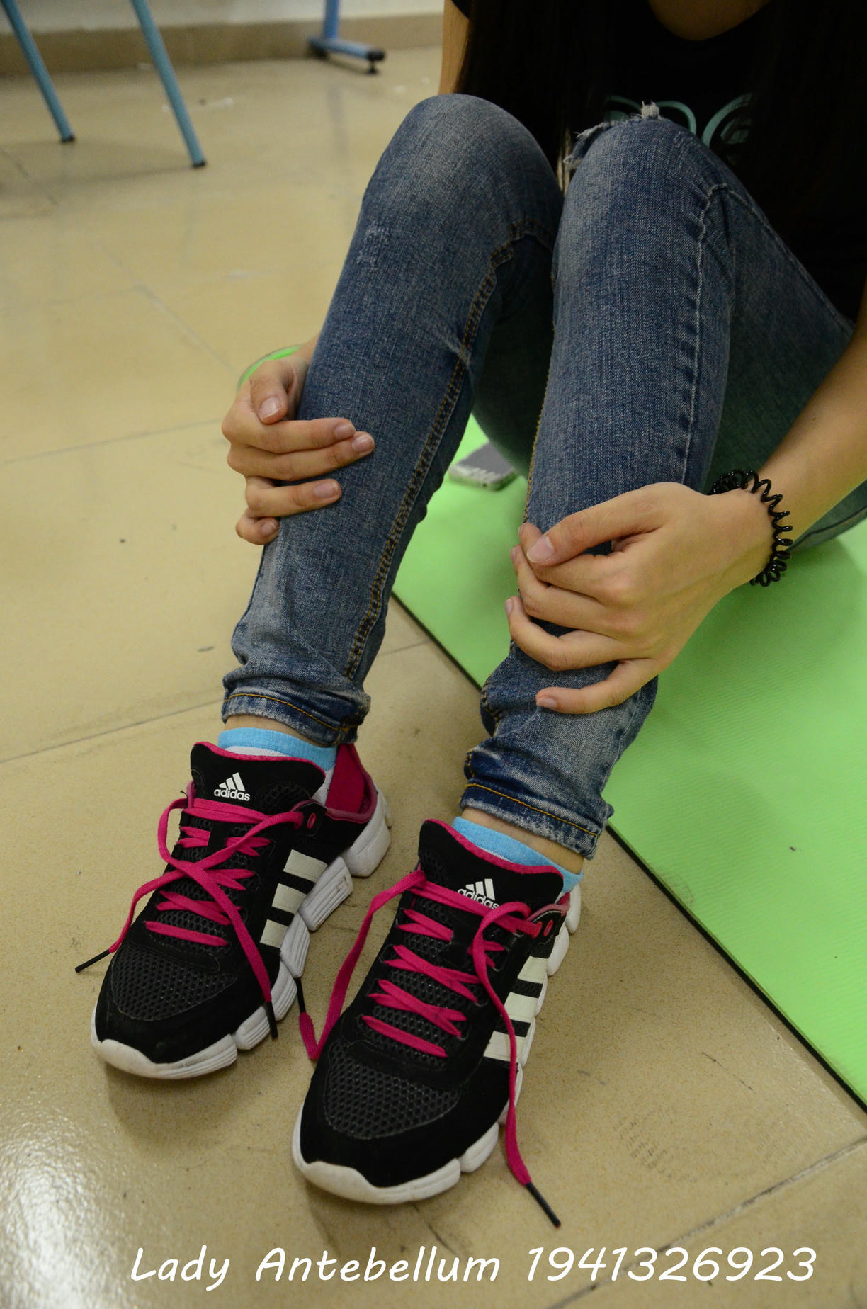 [战前女神] 恋足美腿棉袜女神级摄影套图 056 [75P-82MB]_第1集