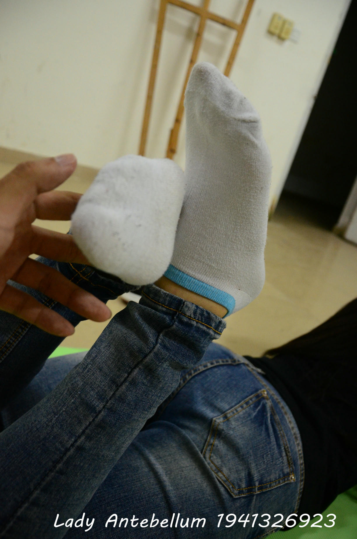 [战前女神] 恋足美腿棉袜女神级摄影套图 056 [75P-82MB]_第3集