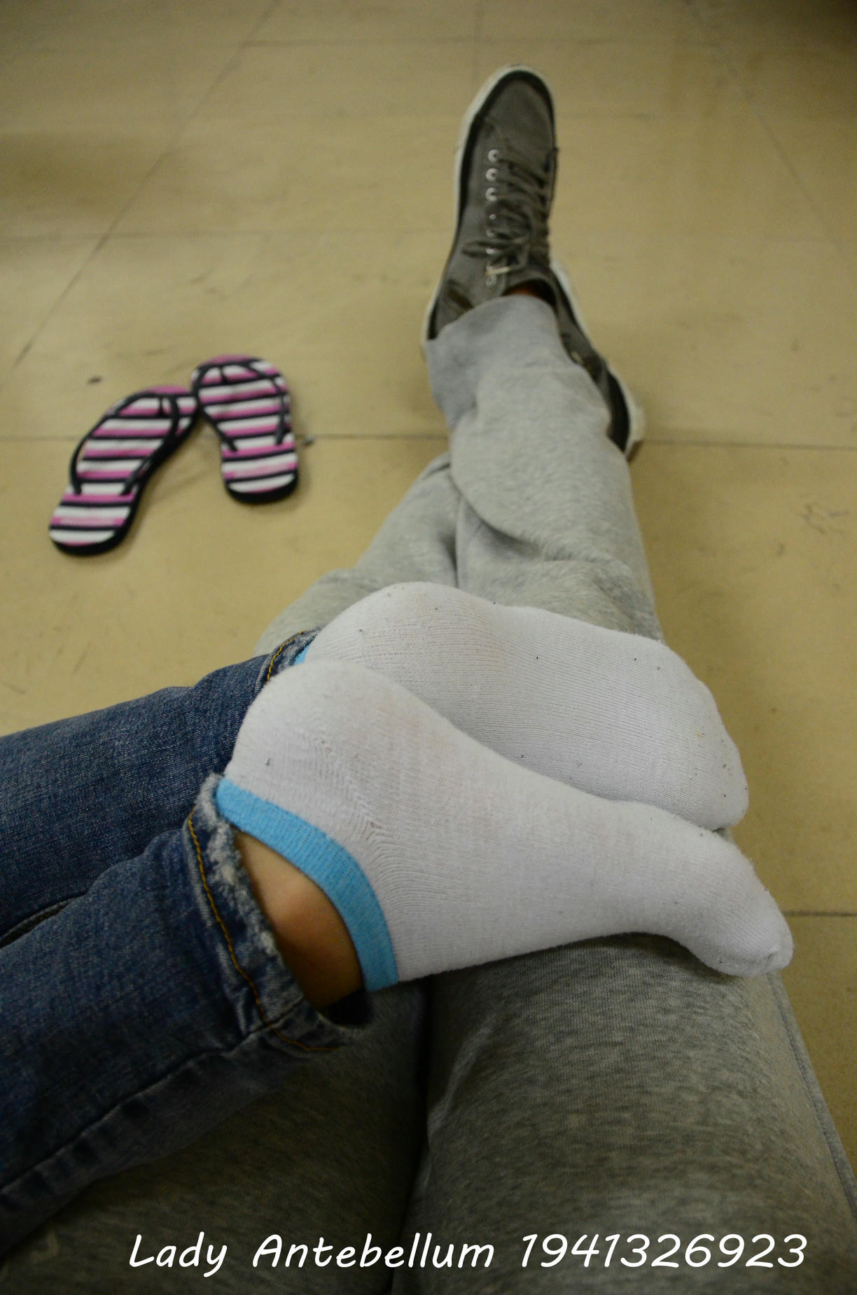 [战前女神] 恋足美腿棉袜女神级摄影套图 056 [75P-82MB]_第3集