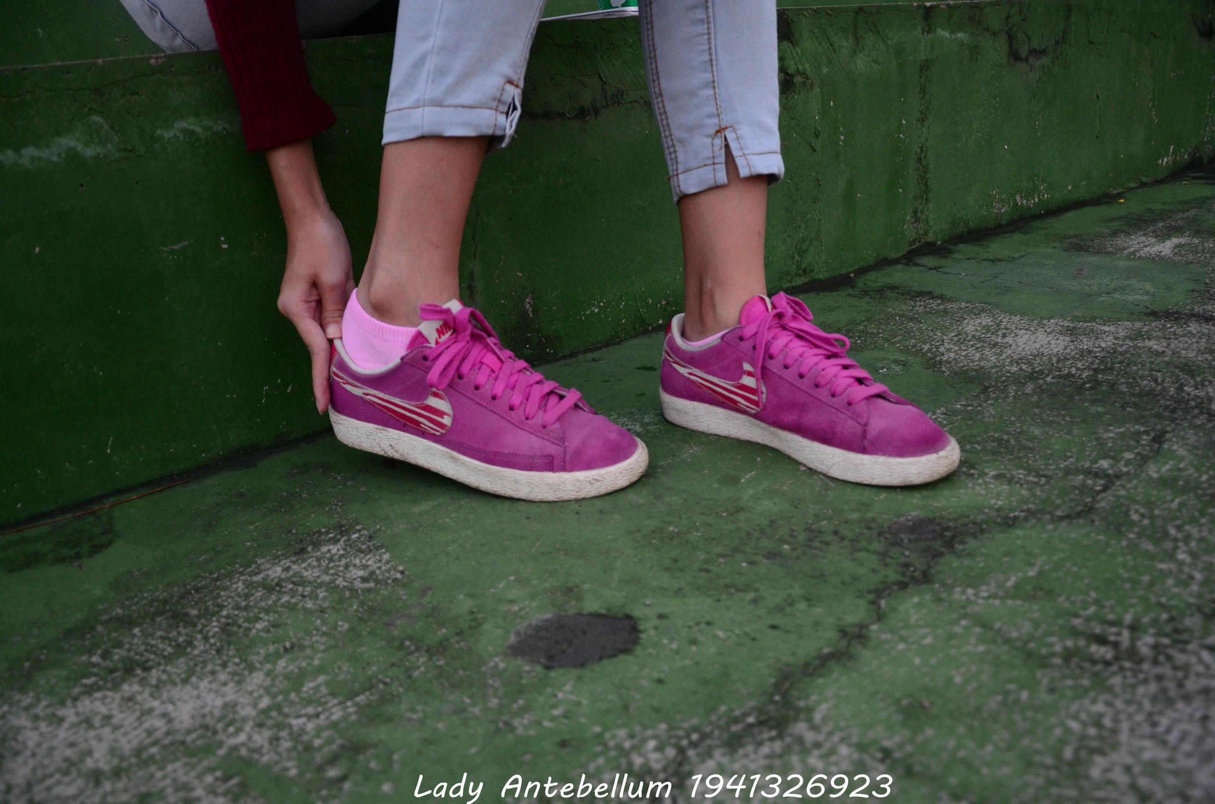 [战前女神] 恋足美腿棉袜女神级摄影套图 057 [55P-117MB]_第1集