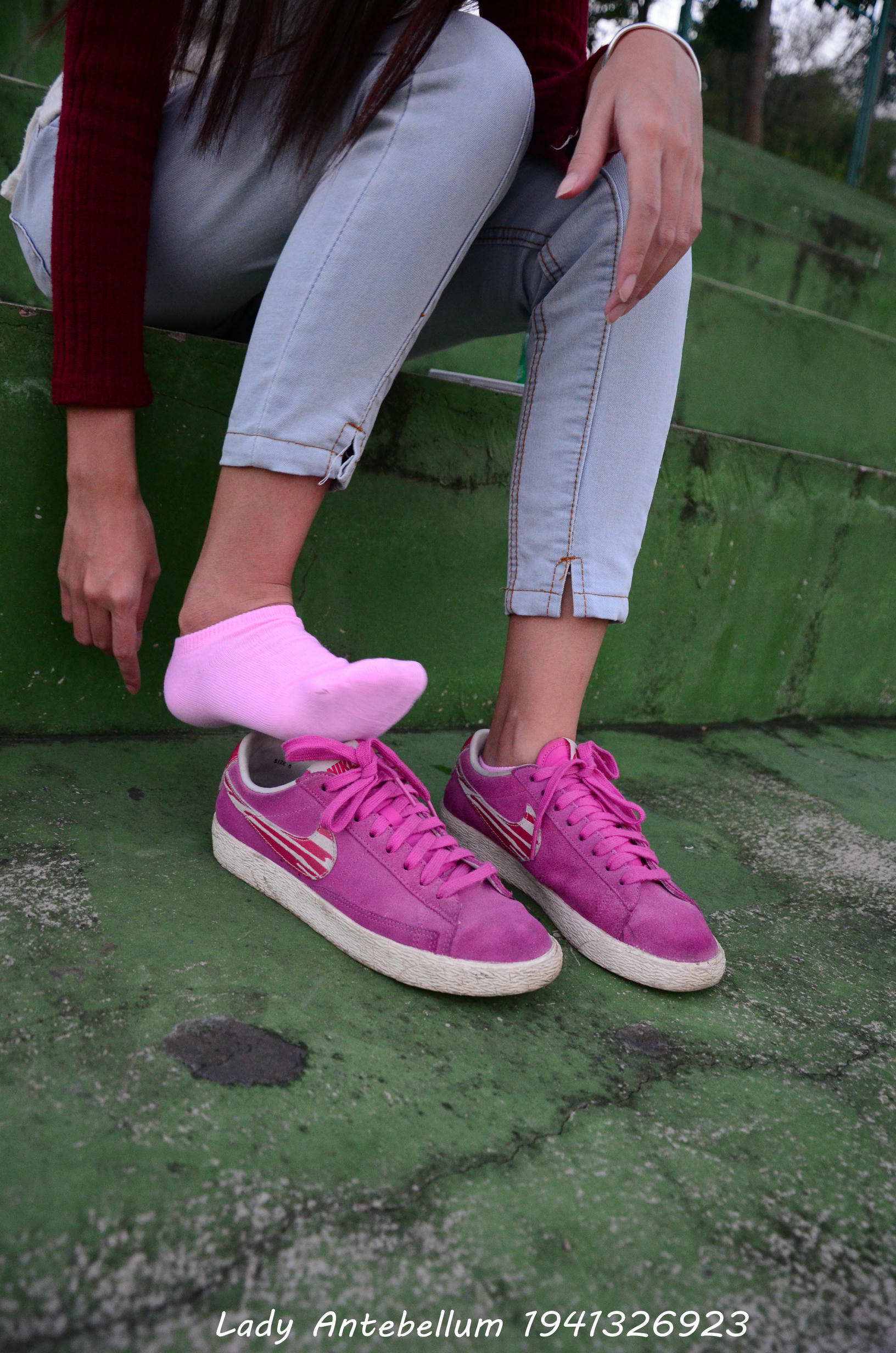 [战前女神] 恋足美腿棉袜女神级摄影套图 057 [55P-117MB]_第1集