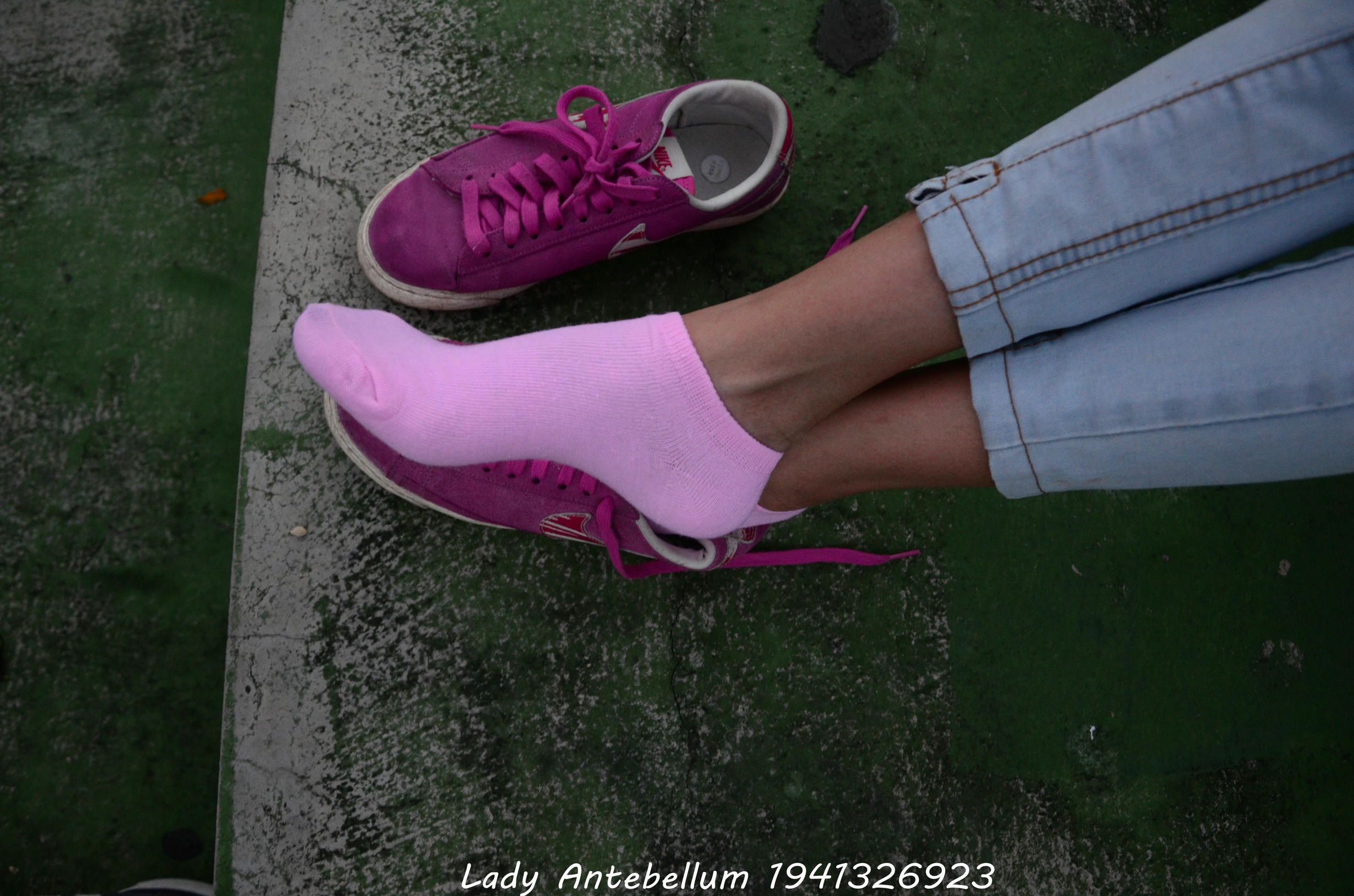 [战前女神] 恋足美腿棉袜女神级摄影套图 057 [55P-117MB]_第3集