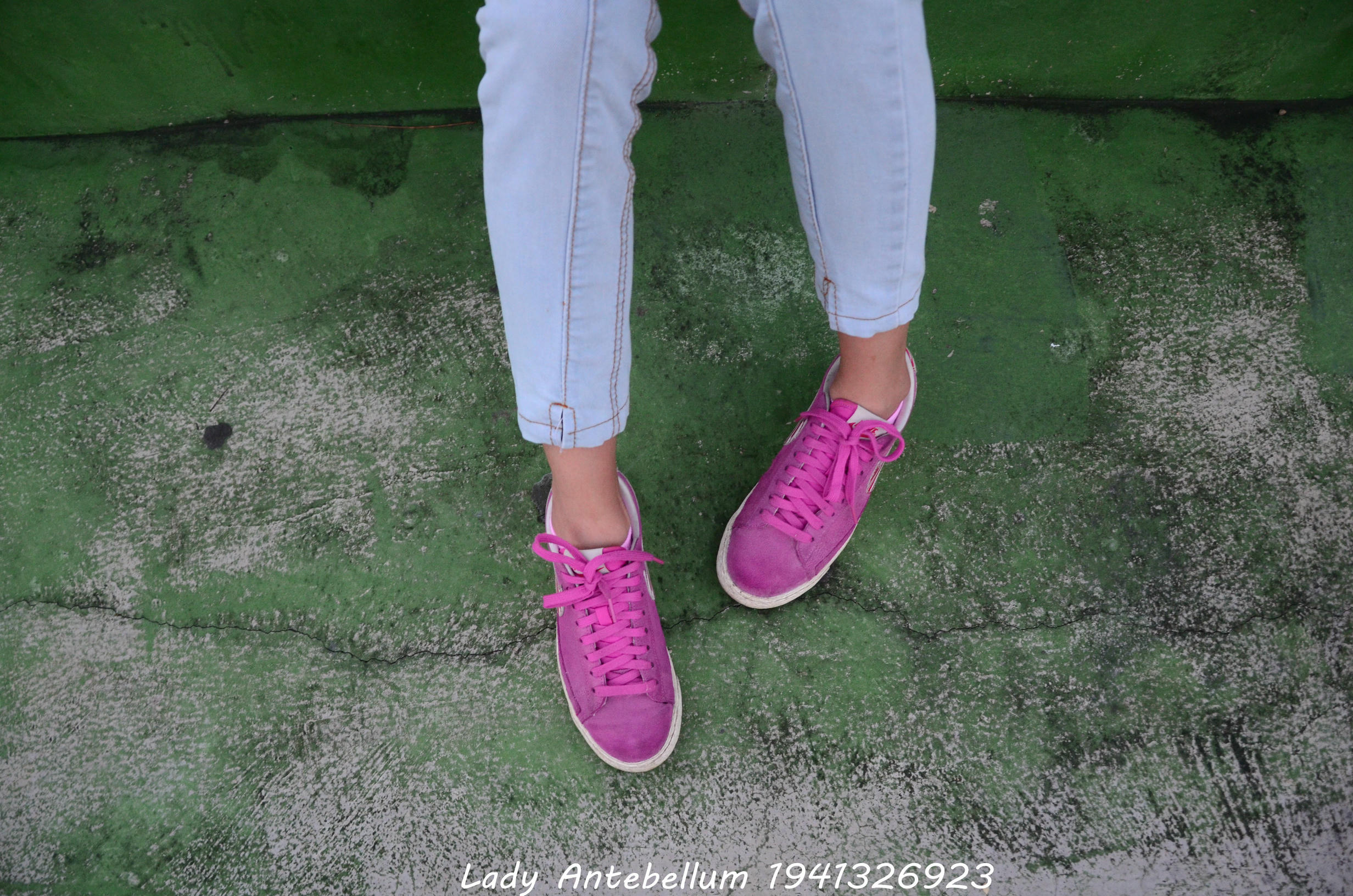 [战前女神] 恋足美腿棉袜女神级摄影套图 057 [55P-117MB]_第1集