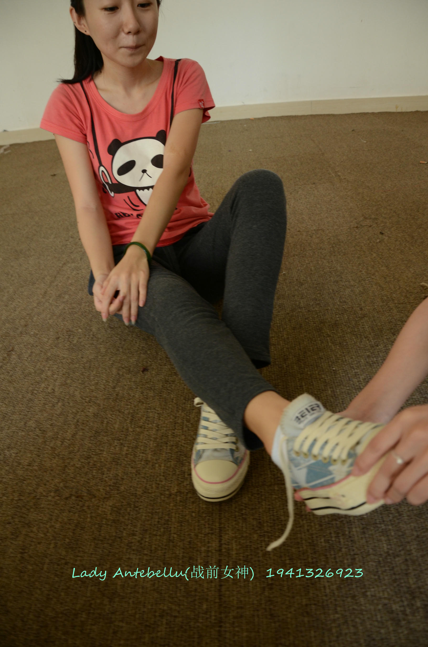 [战前女神] 恋足美腿棉袜女神级摄影套图 058 [101P-273MB]_第1集