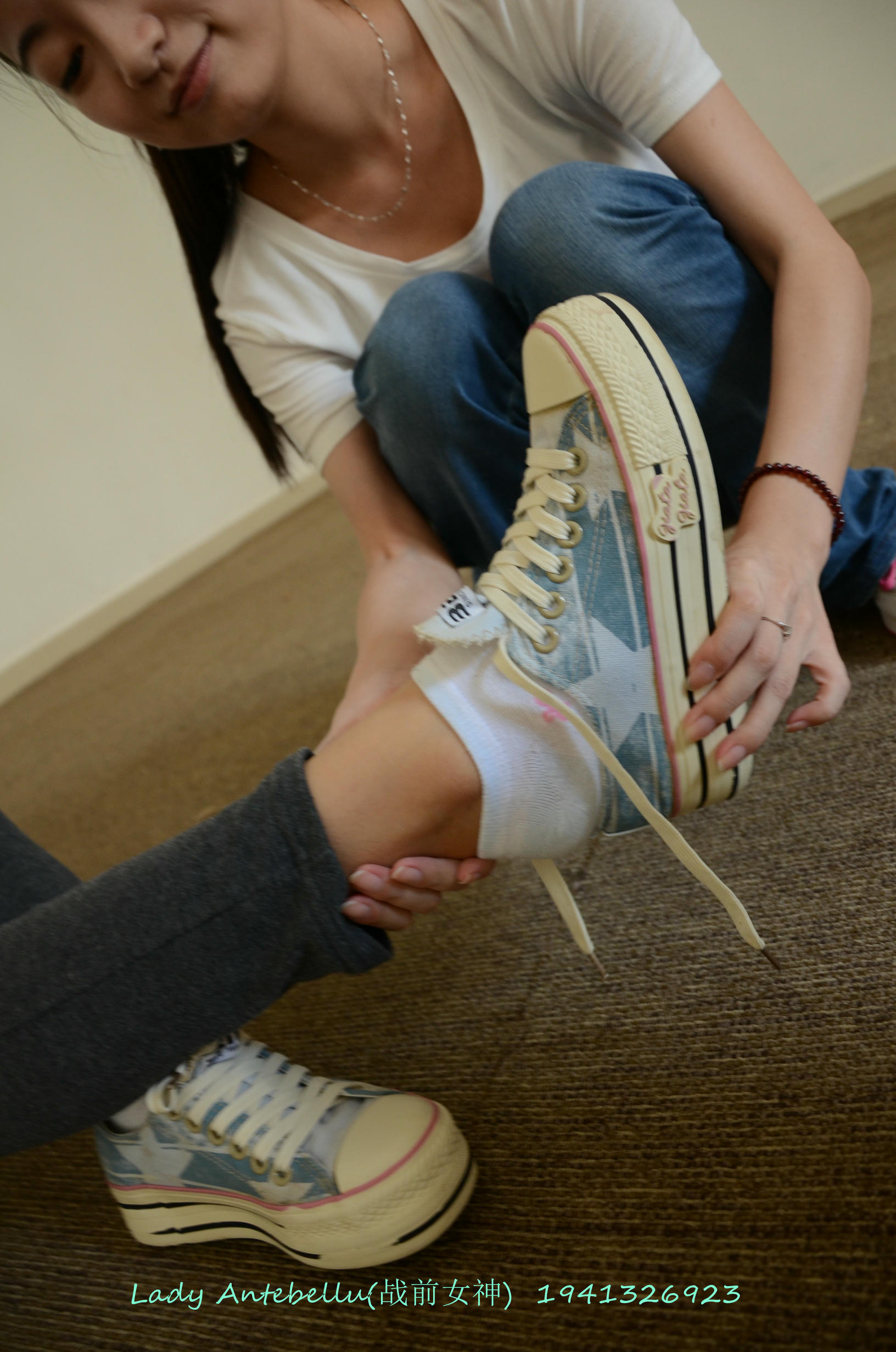 [战前女神] 恋足美腿棉袜女神级摄影套图 058 [101P-273MB]_第1集