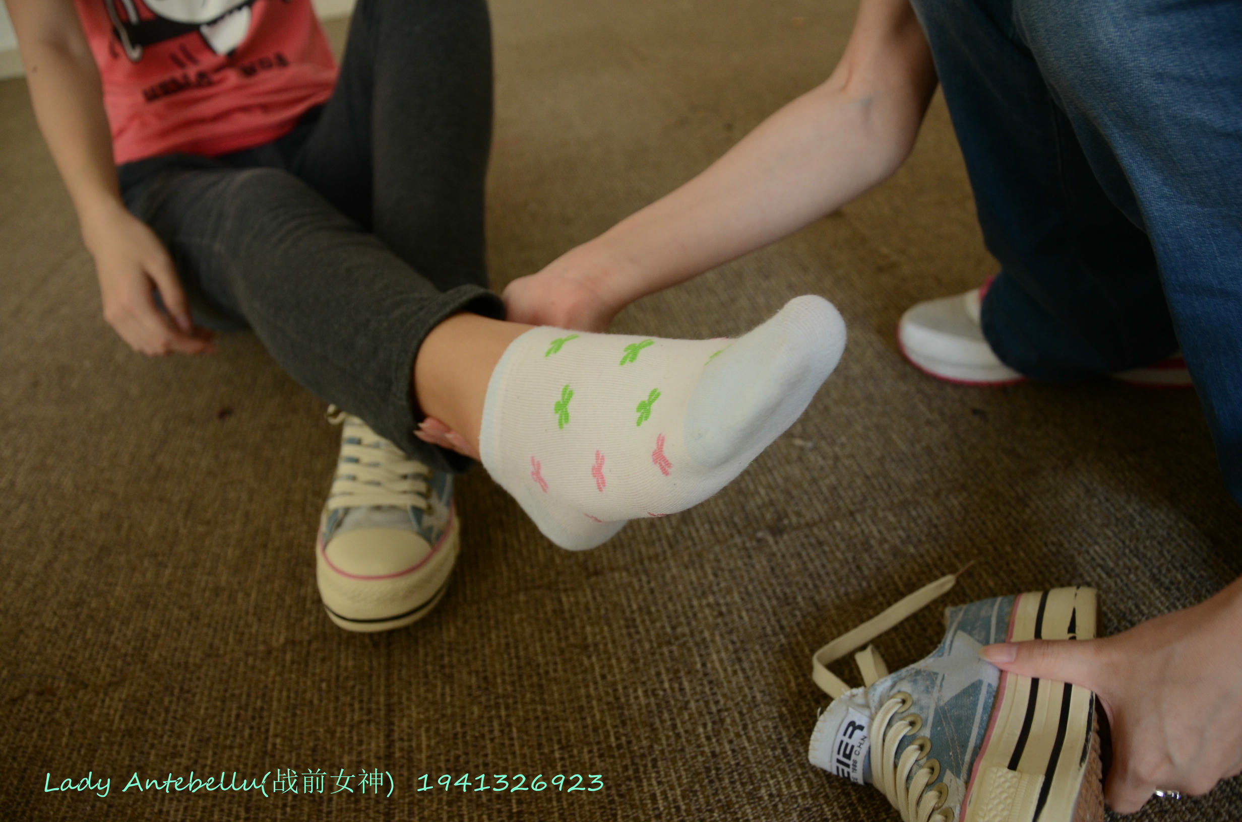 [战前女神] 恋足美腿棉袜女神级摄影套图 058 [101P-273MB]_第1集