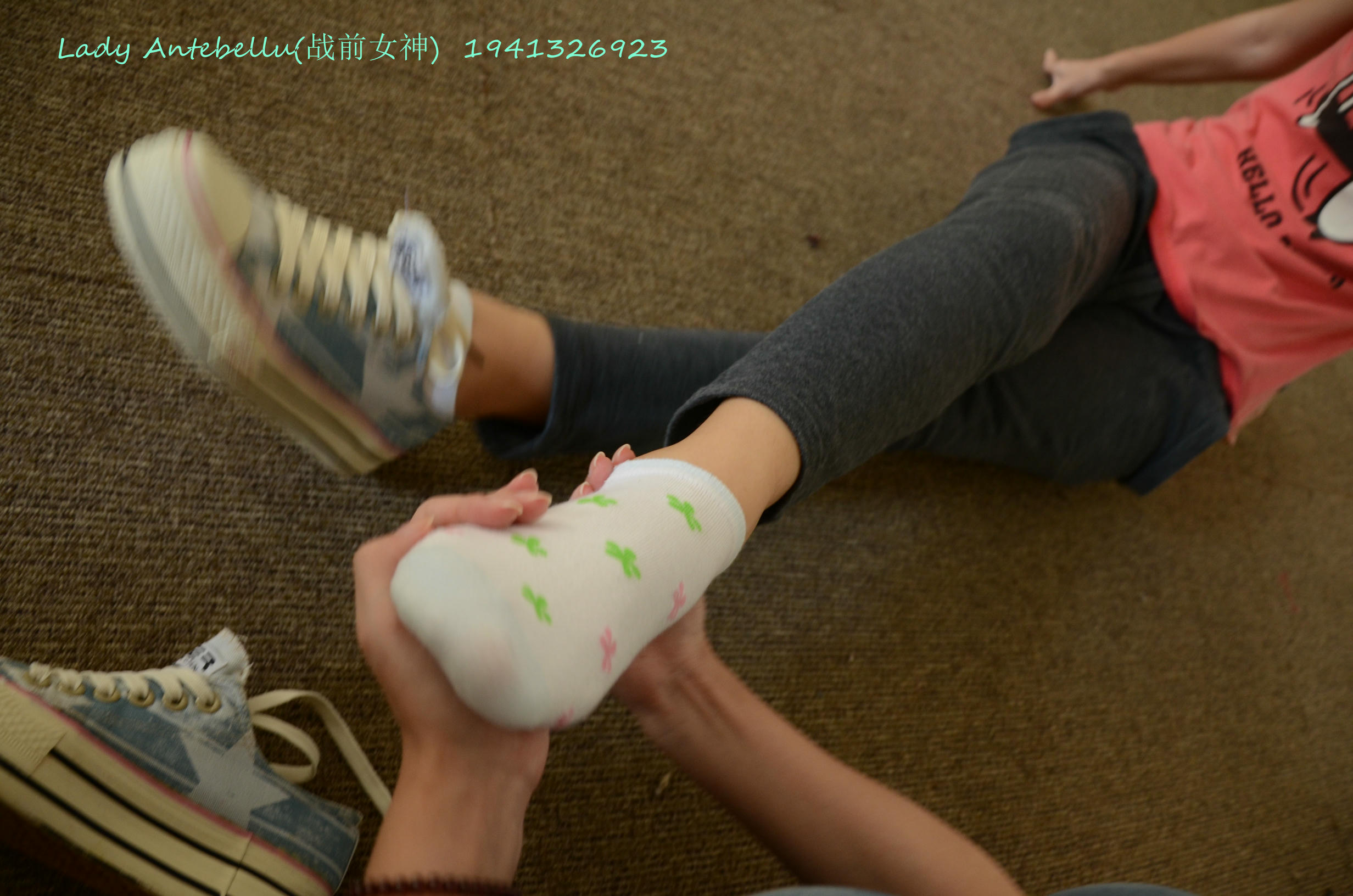 [战前女神] 恋足美腿棉袜女神级摄影套图 058 [101P-273MB]_第2集