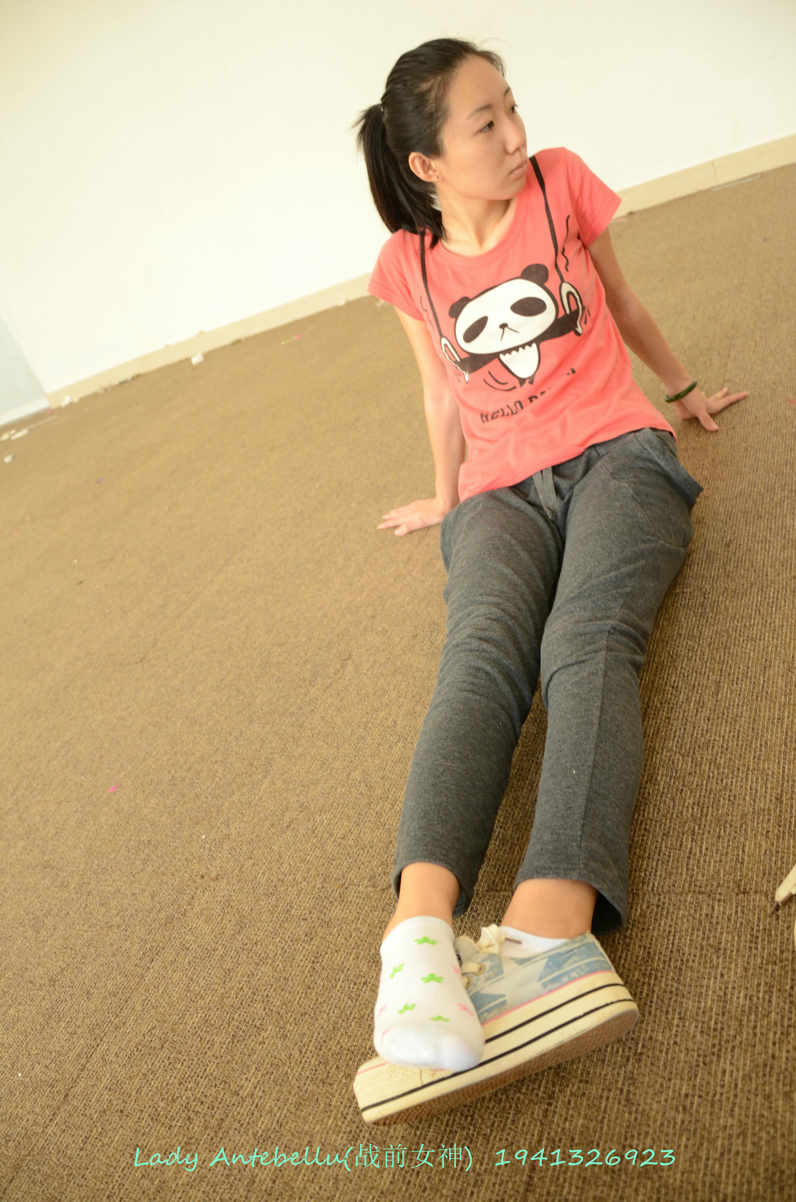 [战前女神] 恋足美腿棉袜女神级摄影套图 058 [101P-273MB]_第2集