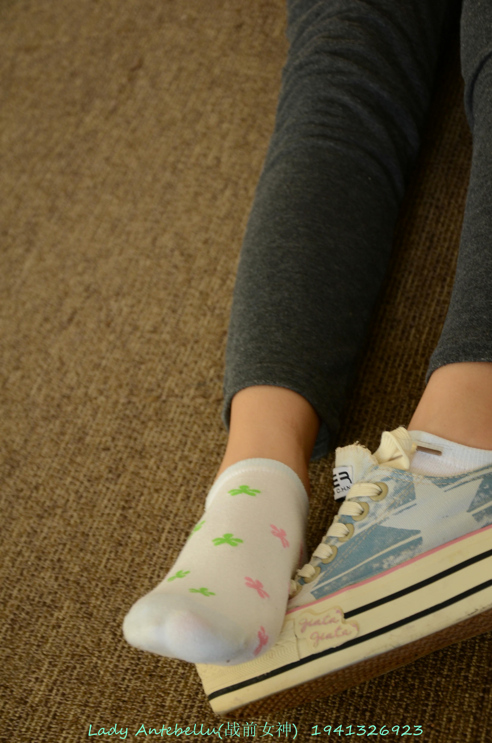 [战前女神] 恋足美腿棉袜女神级摄影套图 058 [101P-273MB]_第2集