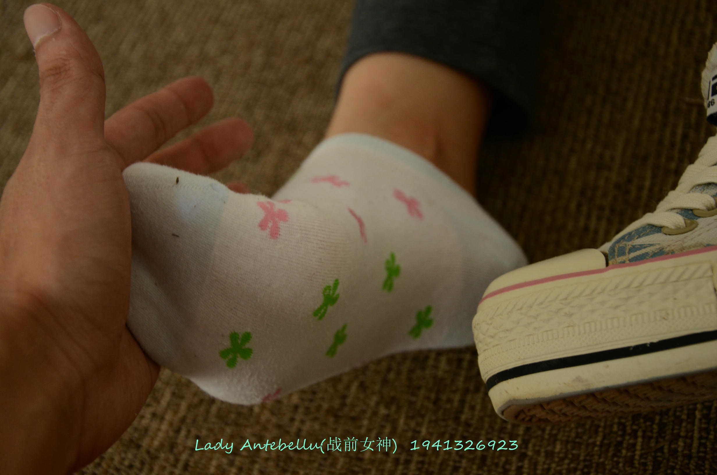 [战前女神] 恋足美腿棉袜女神级摄影套图 058 [101P-273MB]_第2集