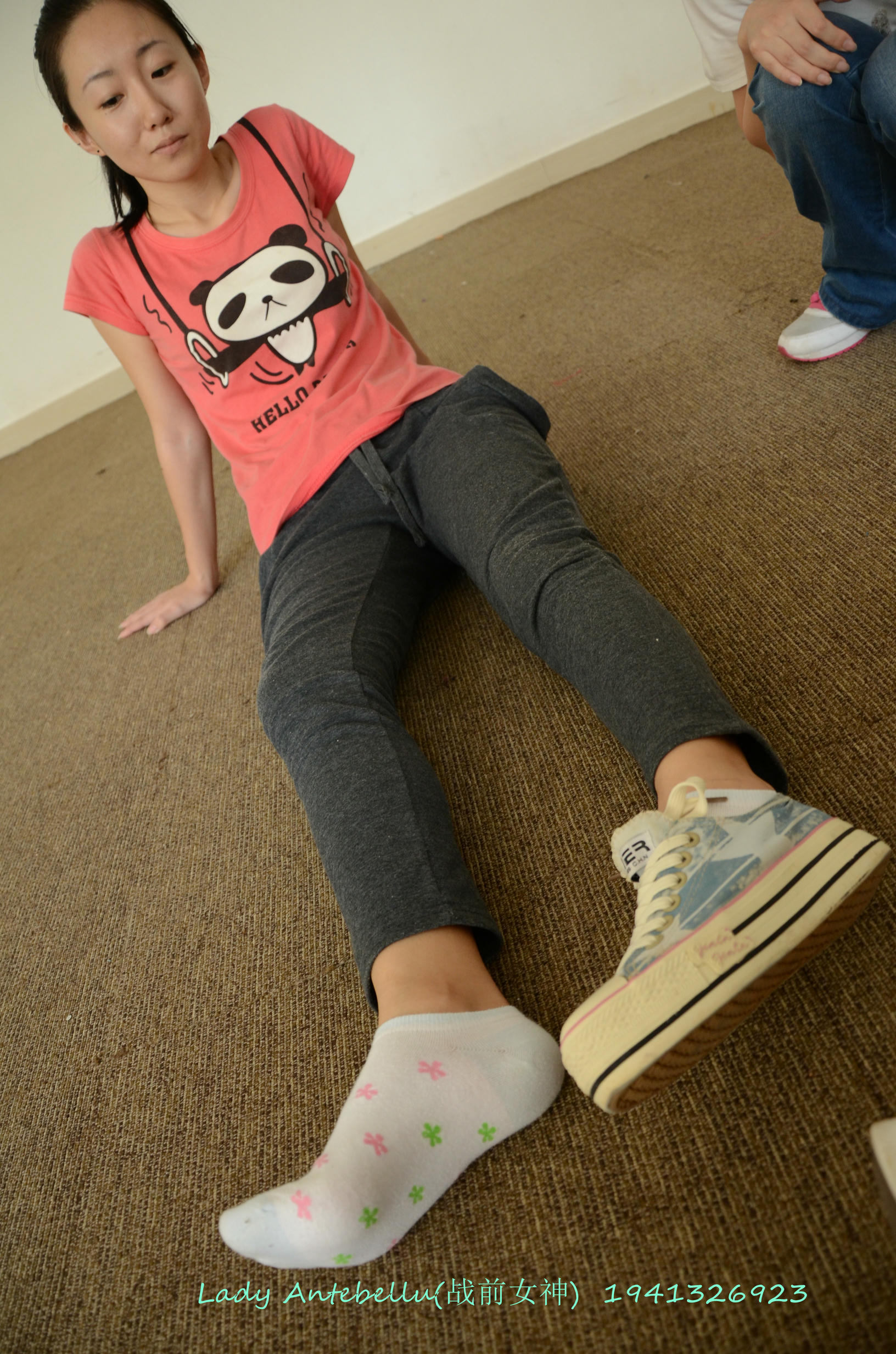 [战前女神] 恋足美腿棉袜女神级摄影套图 058 [101P-273MB]_第2集