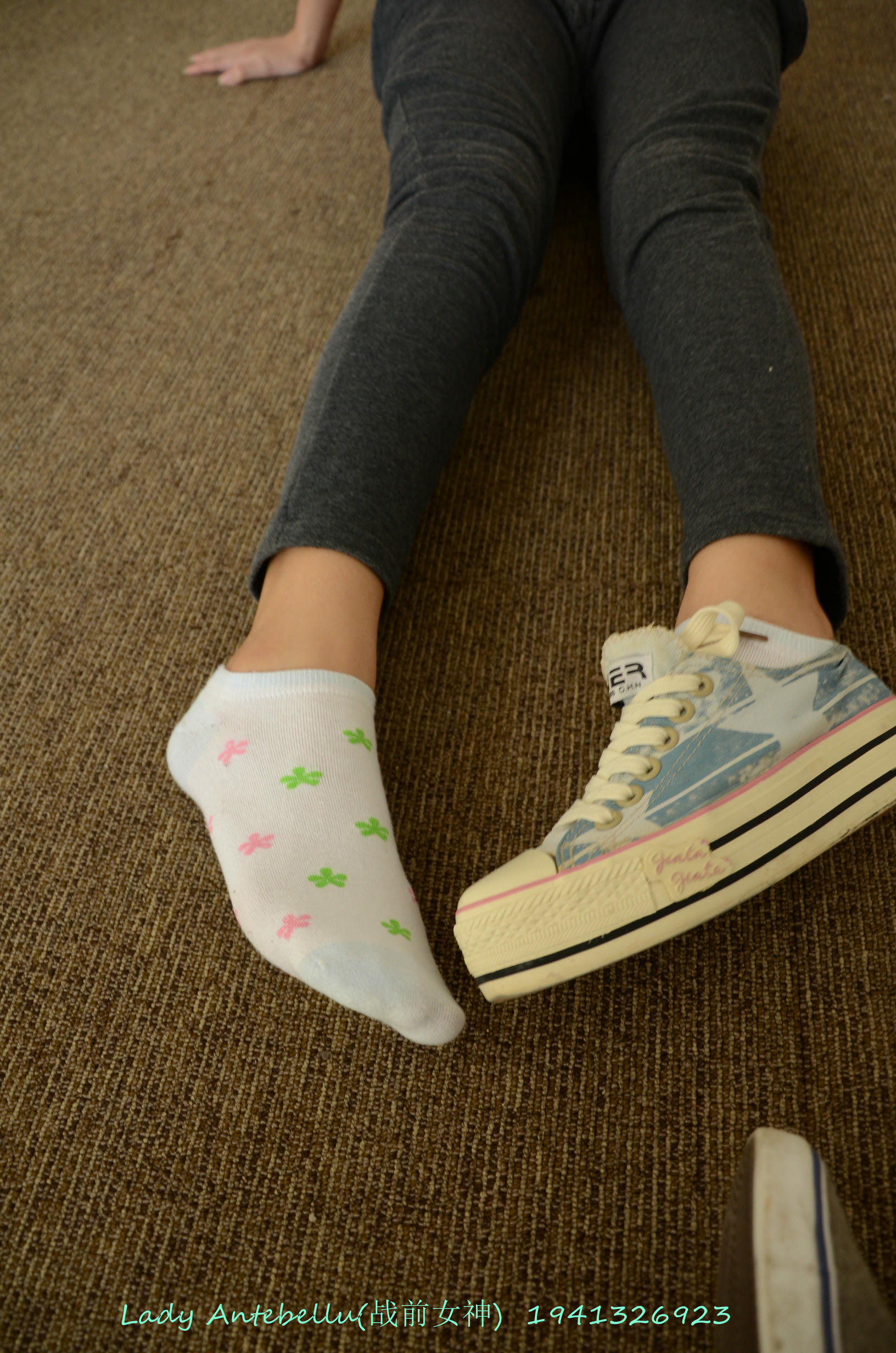 [战前女神] 恋足美腿棉袜女神级摄影套图 058 [101P-273MB]_第2集