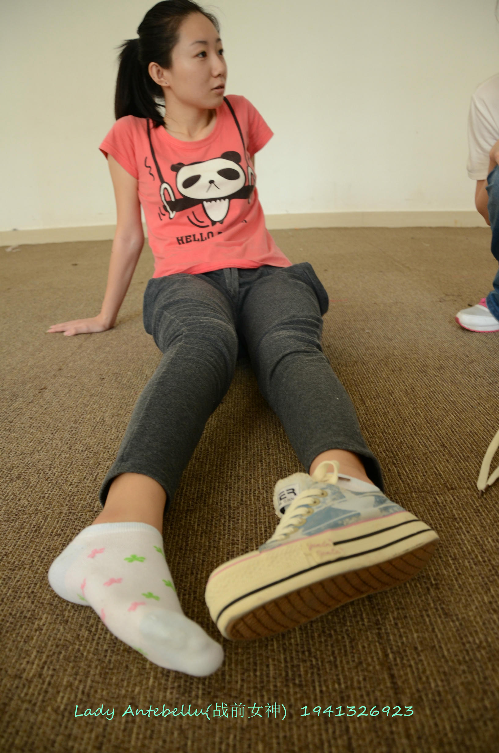 [战前女神] 恋足美腿棉袜女神级摄影套图 058 [101P-273MB]_第2集