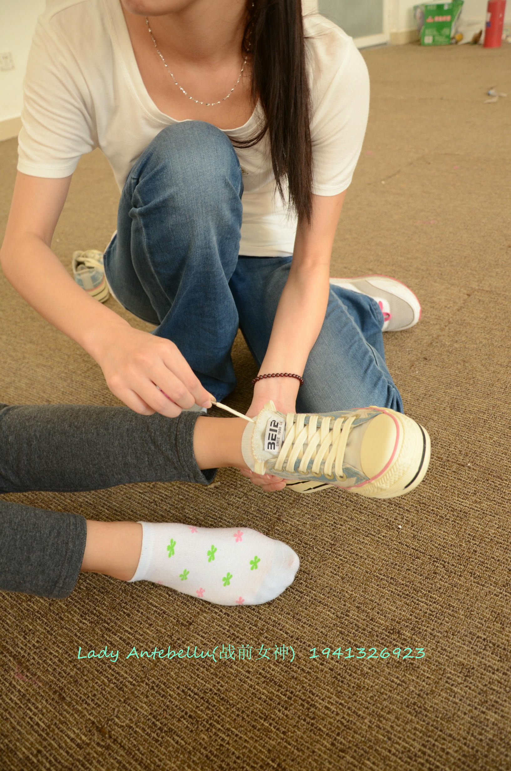 [战前女神] 恋足美腿棉袜女神级摄影套图 058 [101P-273MB]_第3集