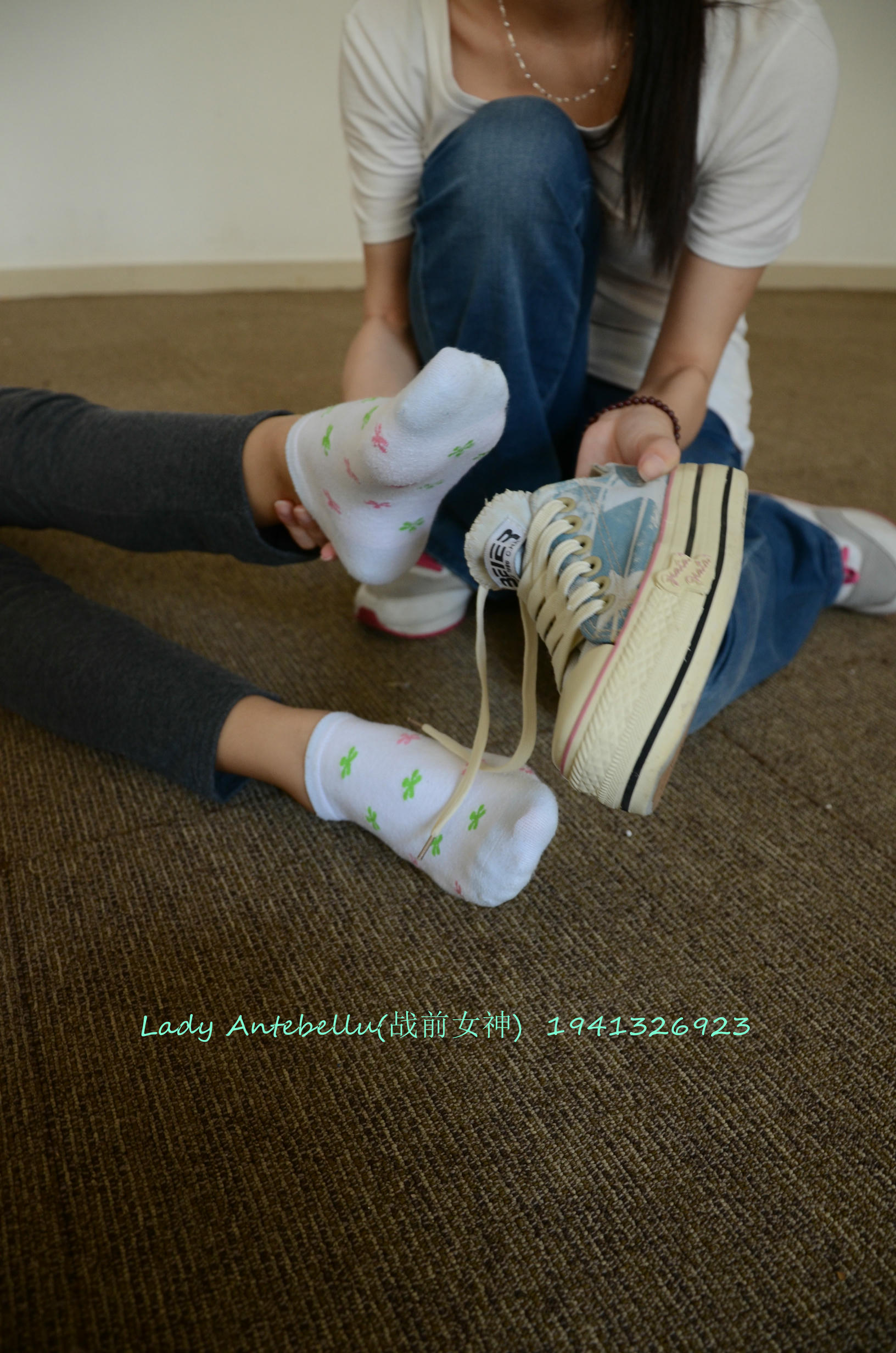 [战前女神] 恋足美腿棉袜女神级摄影套图 058 [101P-273MB]_第3集