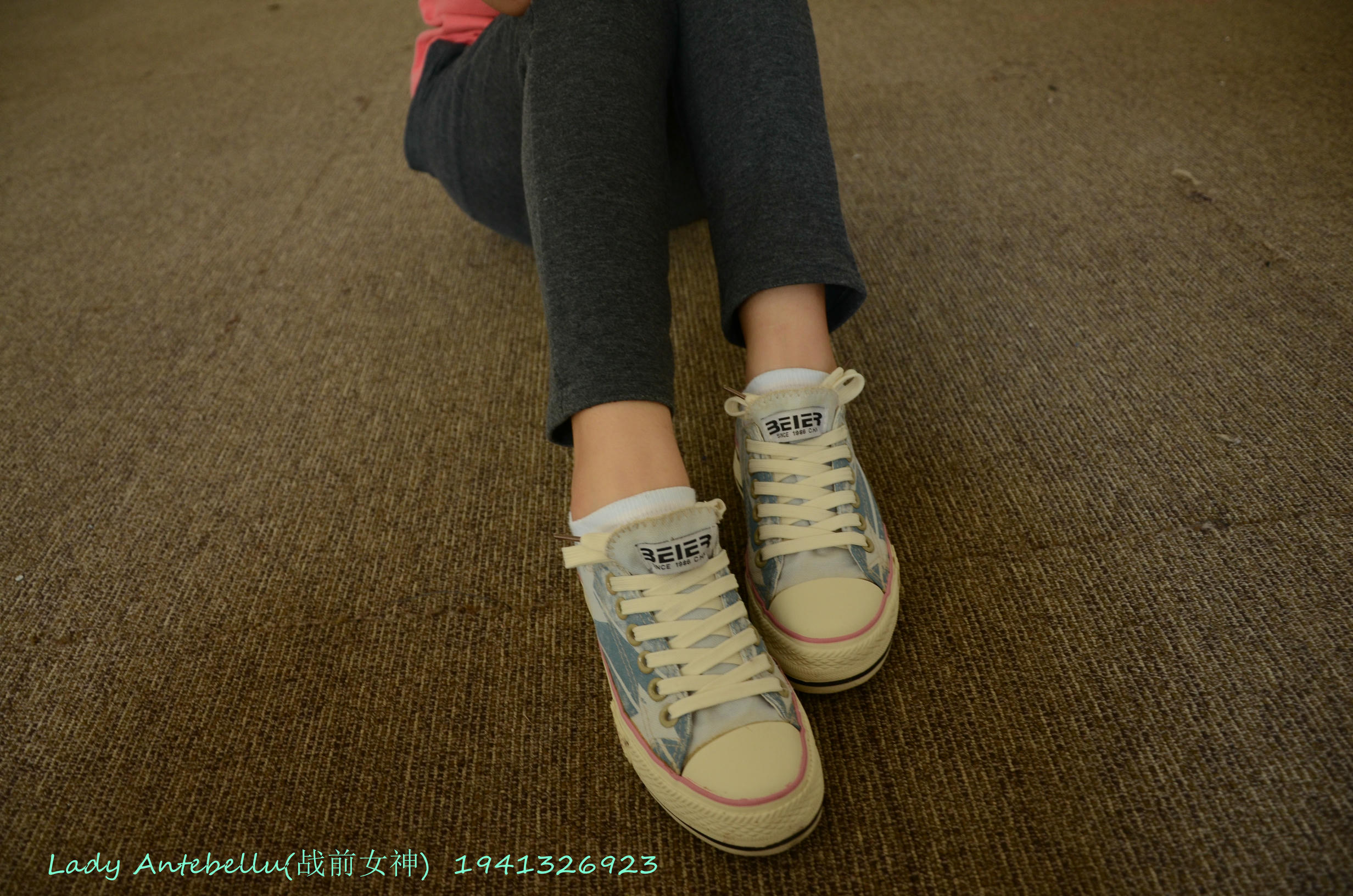 [战前女神] 恋足美腿棉袜女神级摄影套图 058 [101P-273MB]_第1集