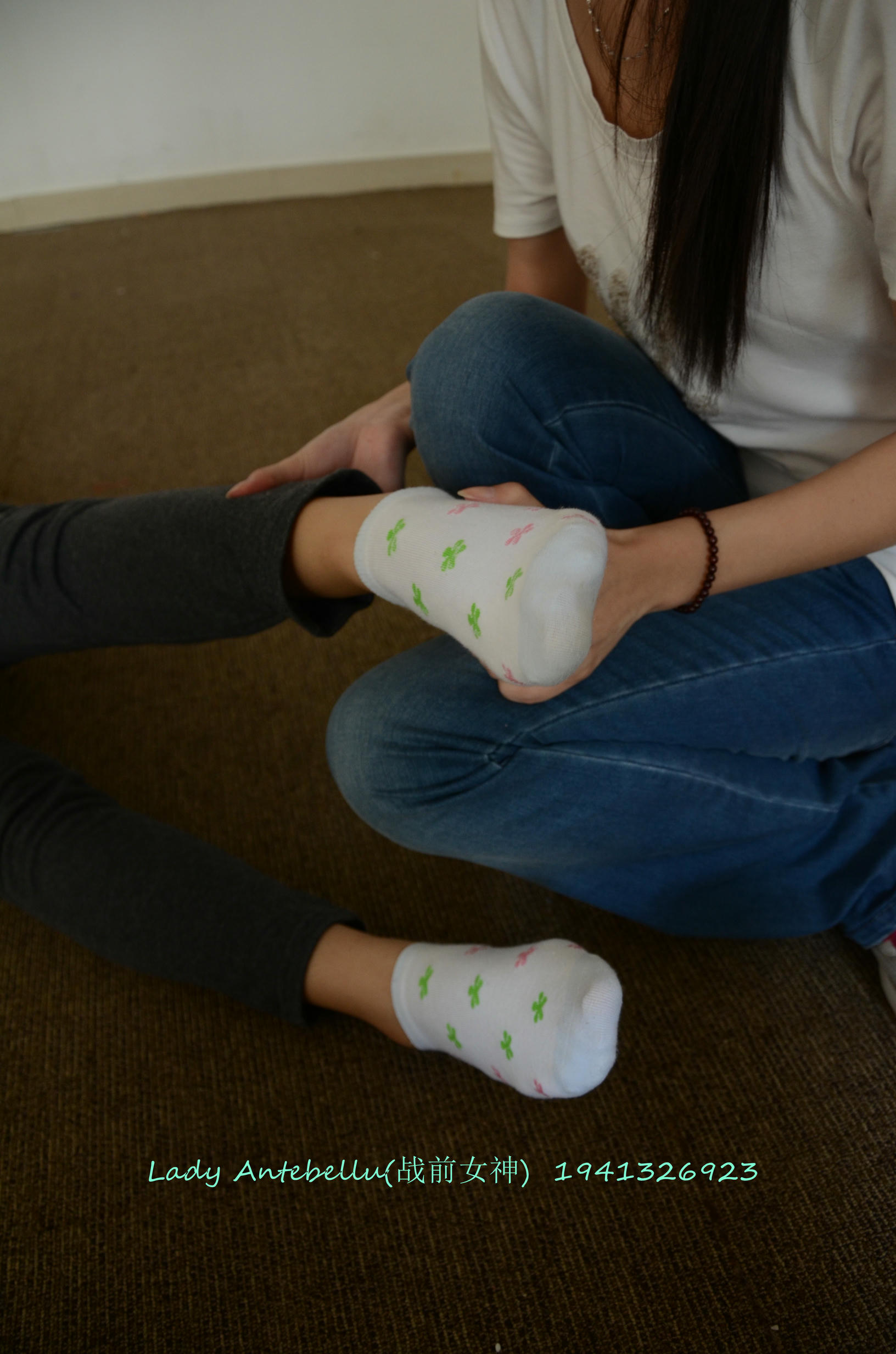 [战前女神] 恋足美腿棉袜女神级摄影套图 058 [101P-273MB]_第4集