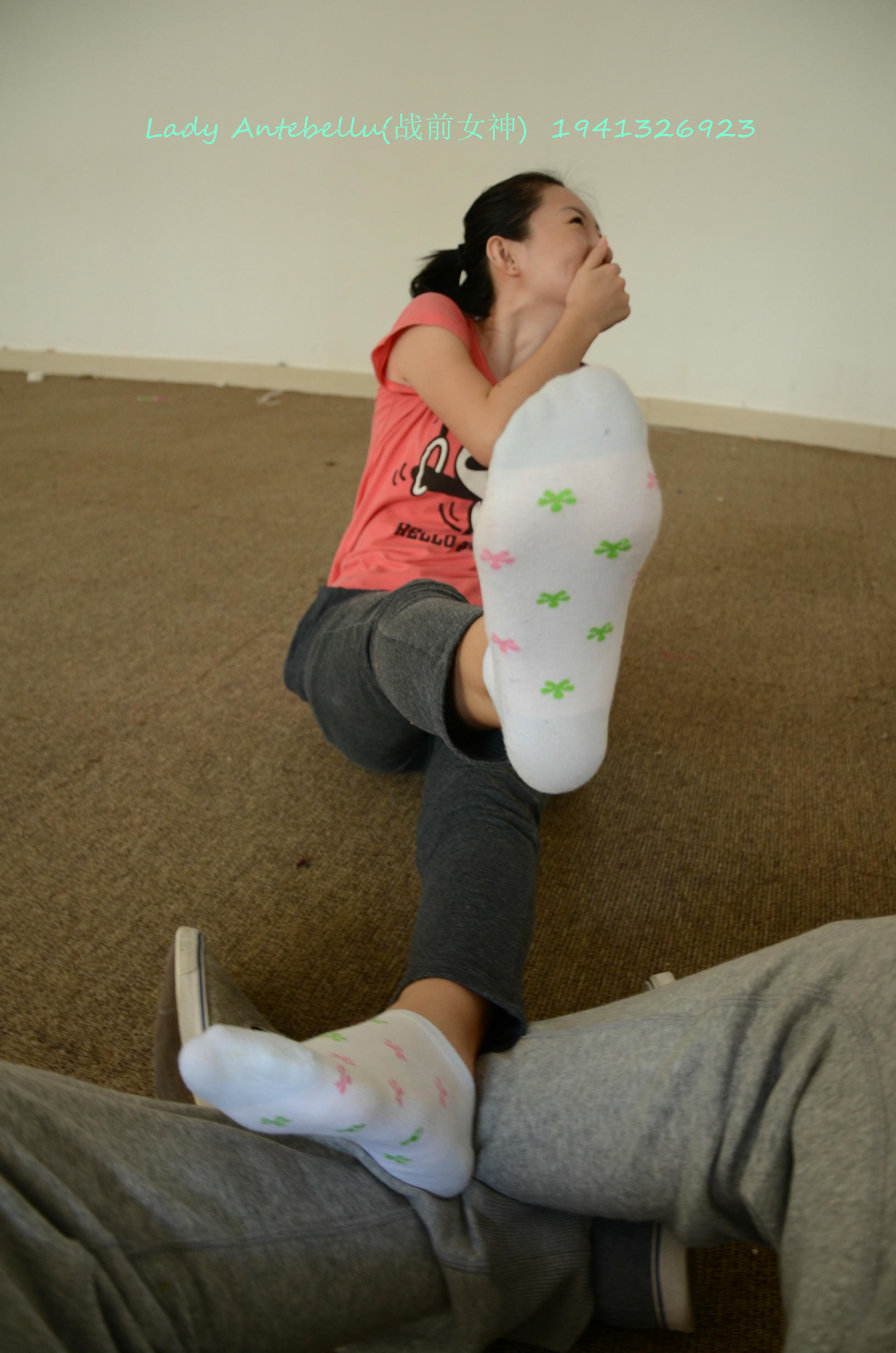 [战前女神] 恋足美腿棉袜女神级摄影套图 058 [101P-273MB]_第5集