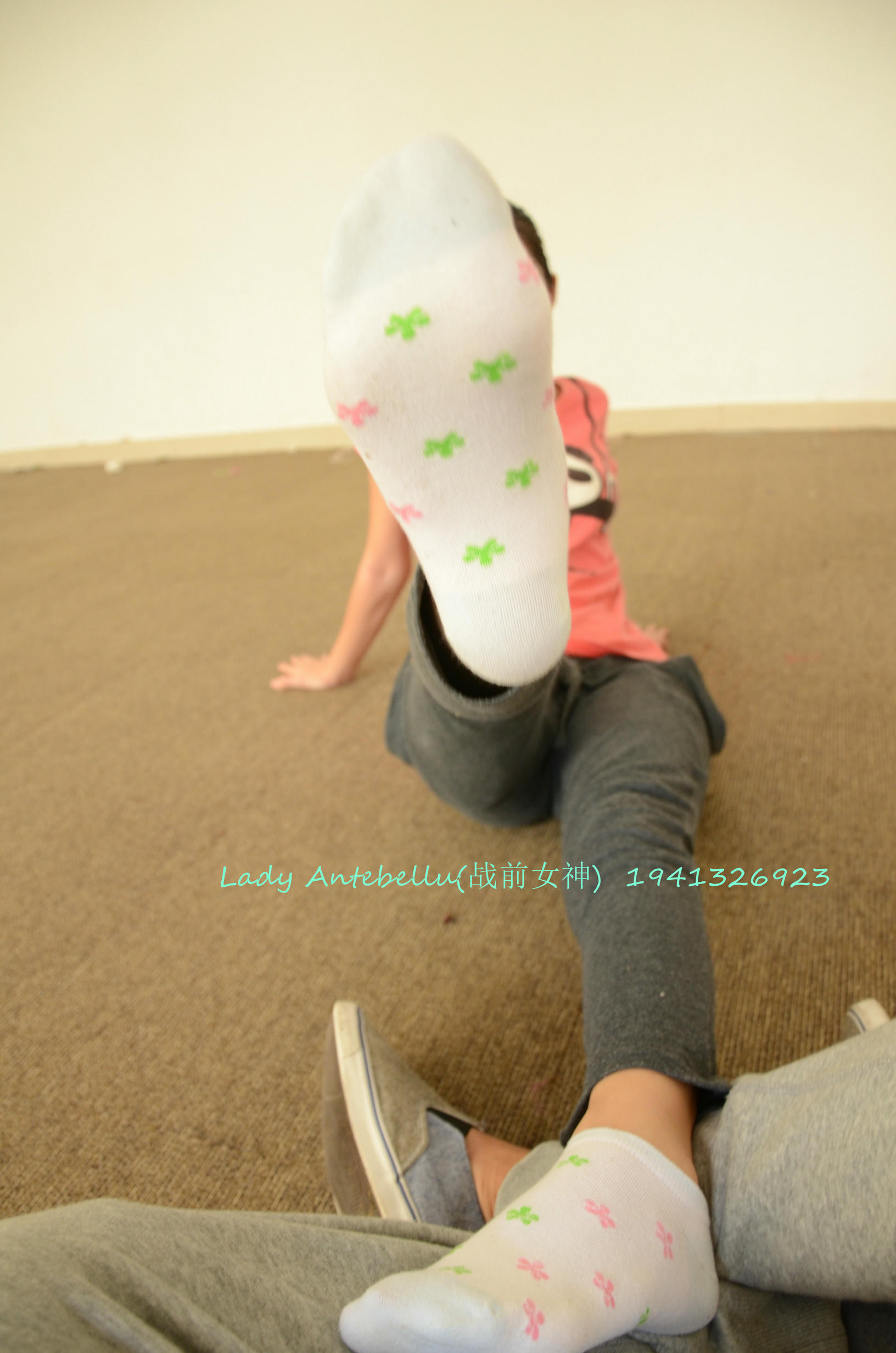 [战前女神] 恋足美腿棉袜女神级摄影套图 058 [101P-273MB]_第5集