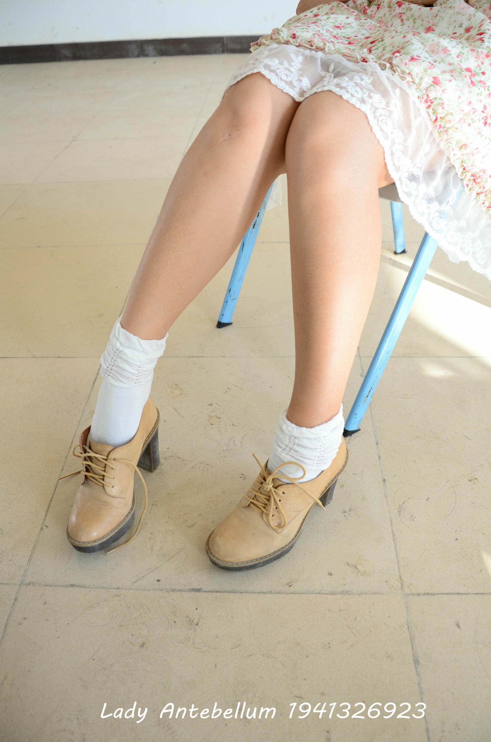 [战前女神] 恋足美腿棉袜女神级摄影套图 061 [72P-98MB]_第1集