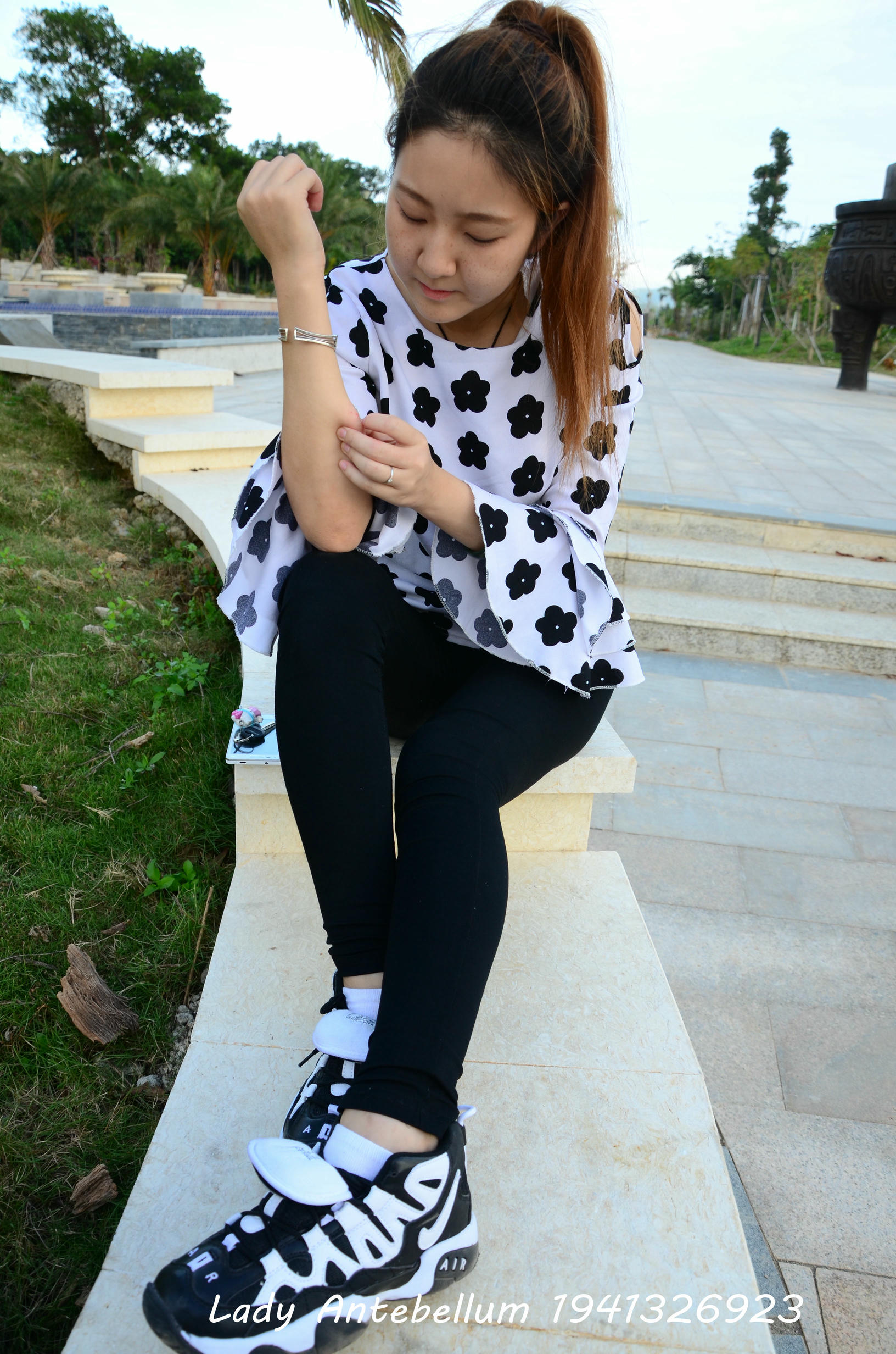 [战前女神] 恋足美腿棉袜女神级摄影套图 063 [89P-124MB]_第1集