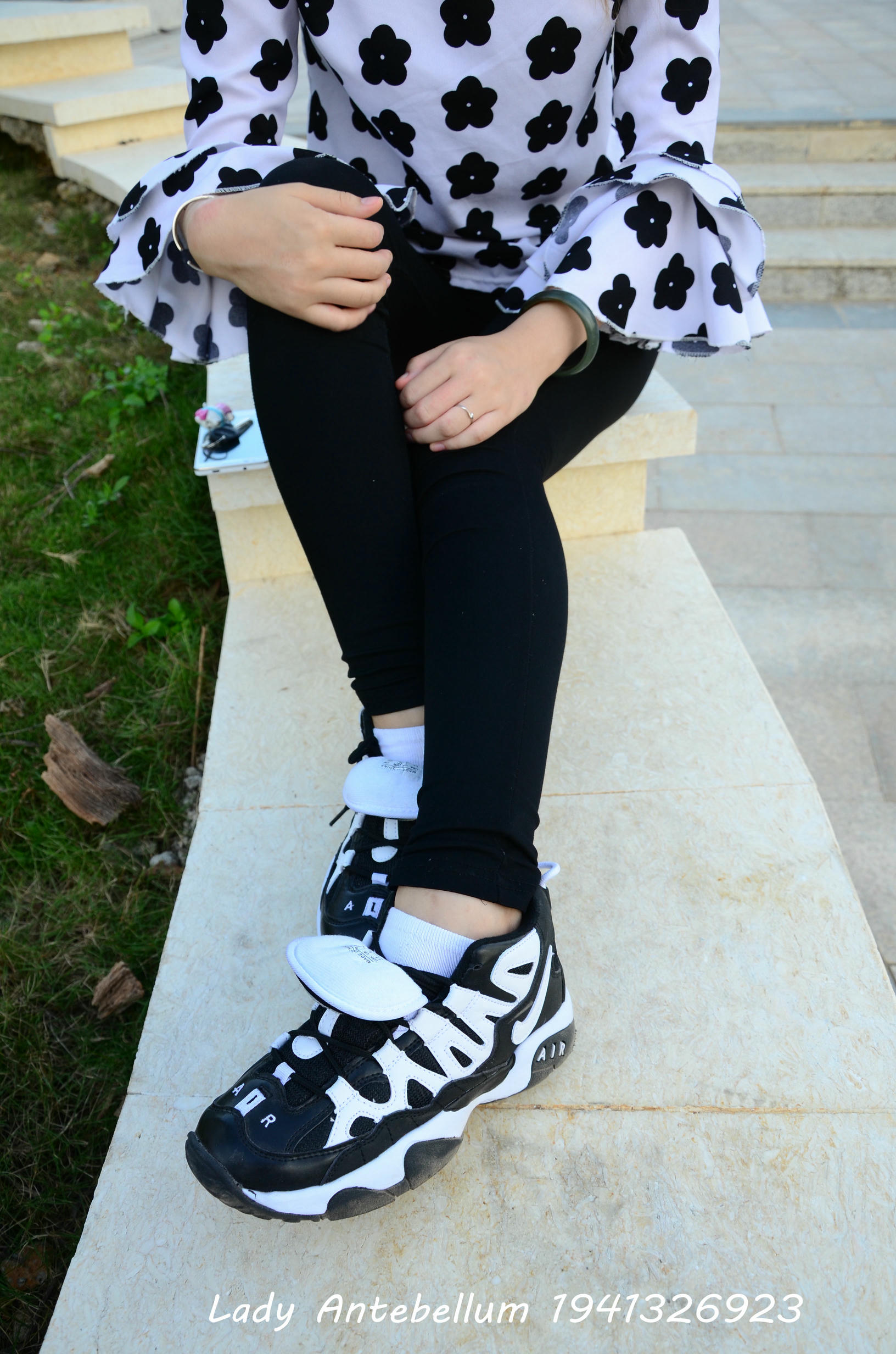 [战前女神] 恋足美腿棉袜女神级摄影套图 063 [89P-124MB]_第1集