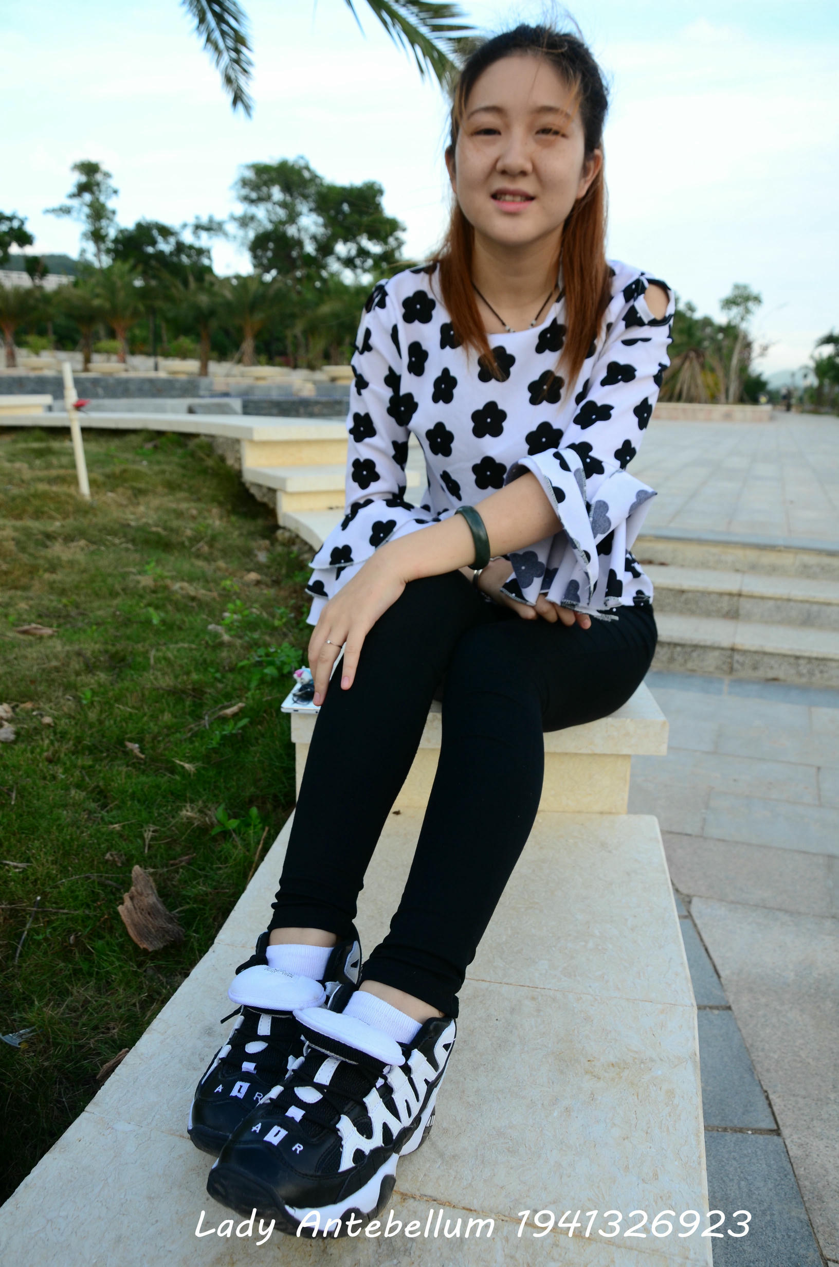 [战前女神] 恋足美腿棉袜女神级摄影套图 063 [89P-124MB]_第1集