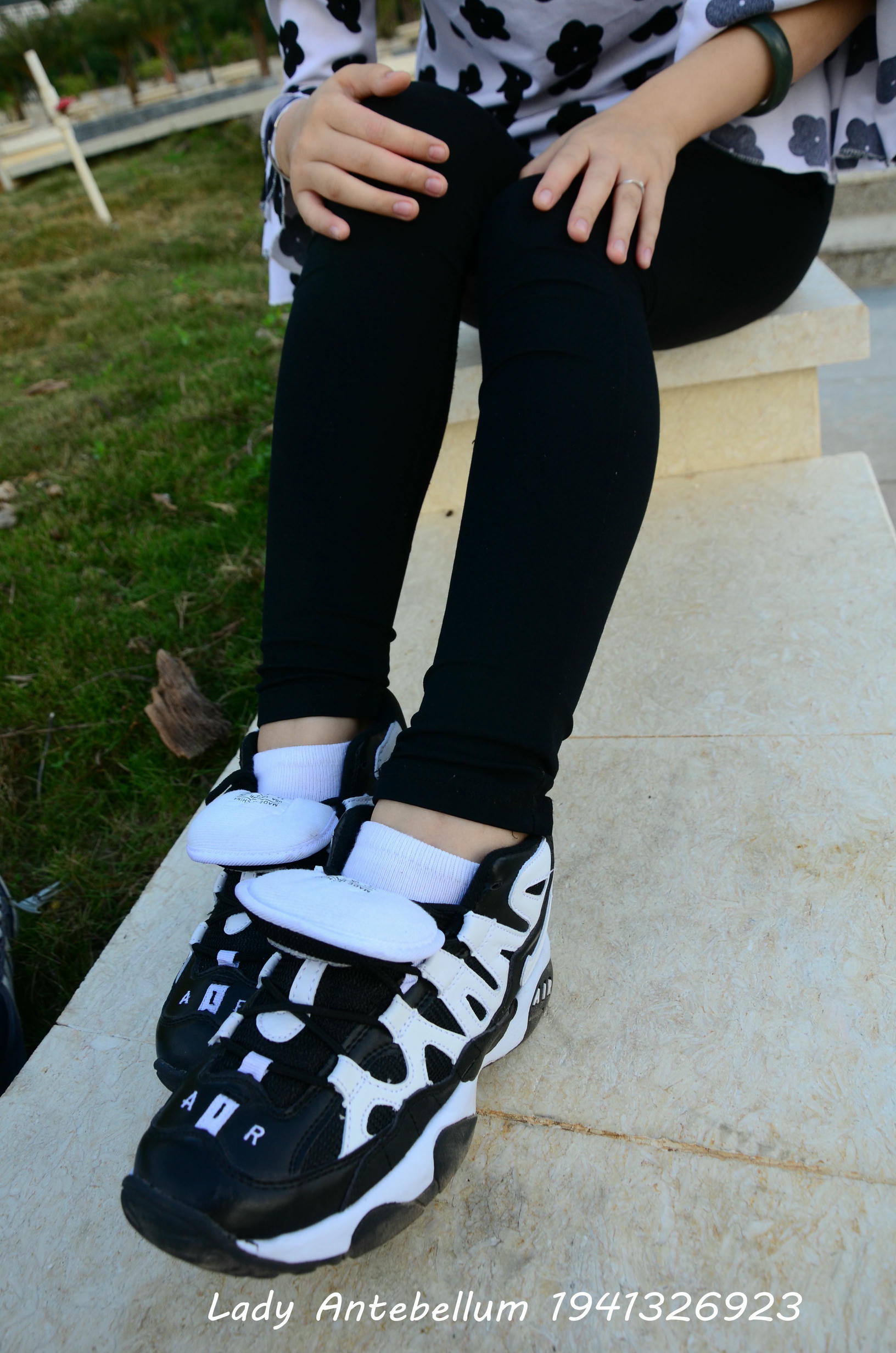 [战前女神] 恋足美腿棉袜女神级摄影套图 063 [89P-124MB]_第1集