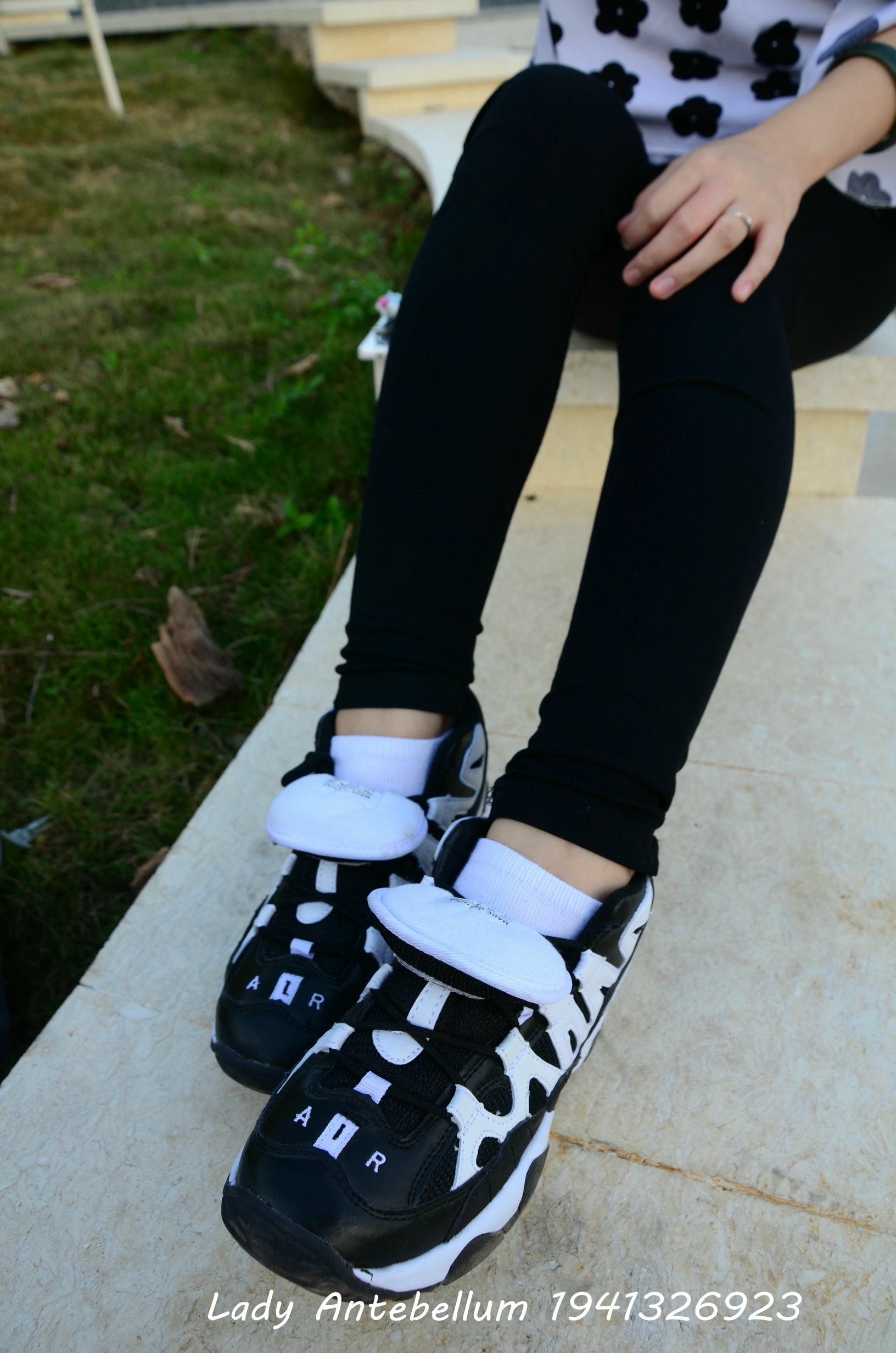 [战前女神] 恋足美腿棉袜女神级摄影套图 063 [89P-124MB]_第1集