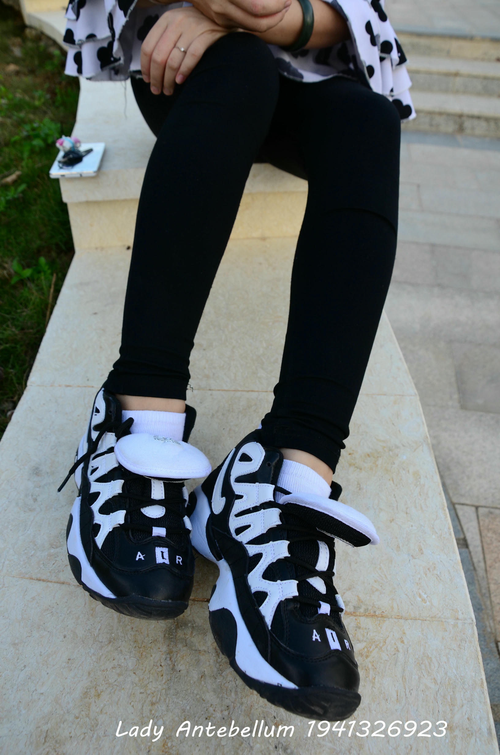 [战前女神] 恋足美腿棉袜女神级摄影套图 063 [89P-124MB]_第1集