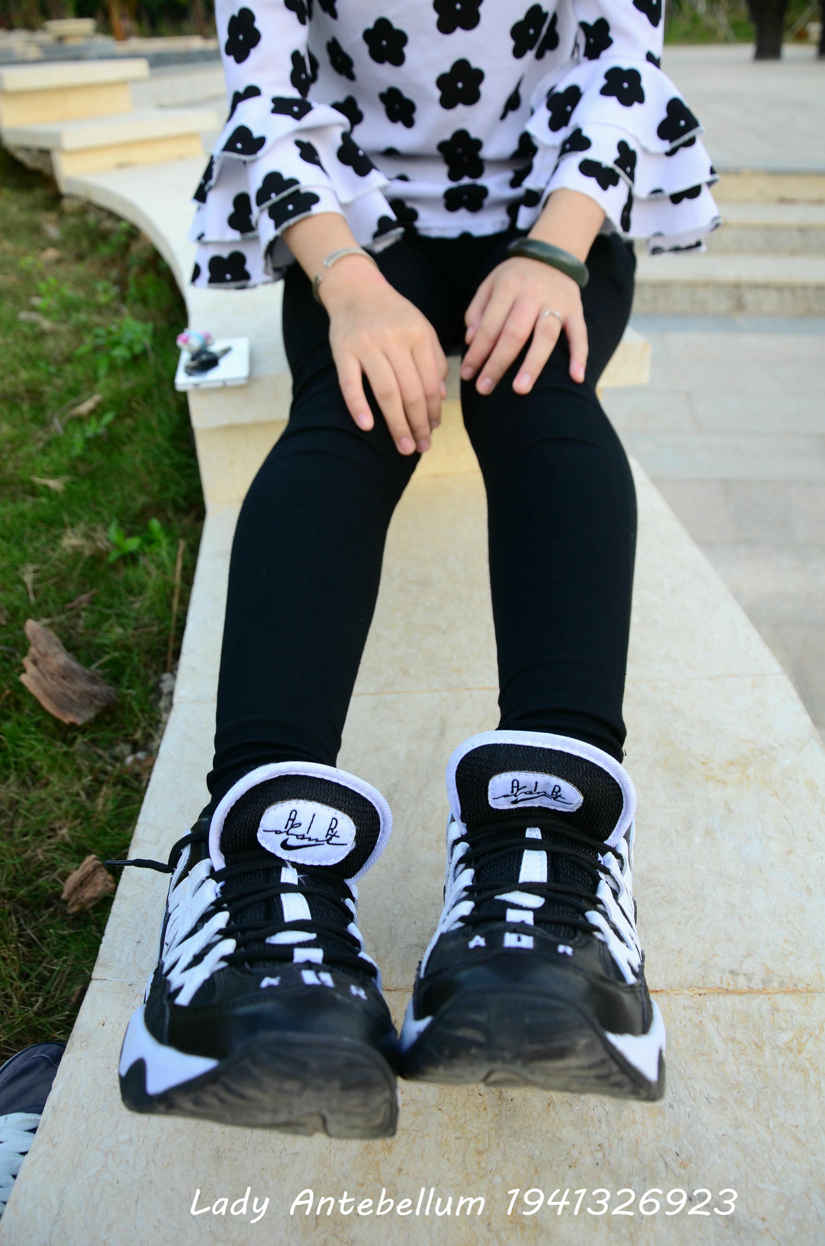 [战前女神] 恋足美腿棉袜女神级摄影套图 063 [89P-124MB]_第1集