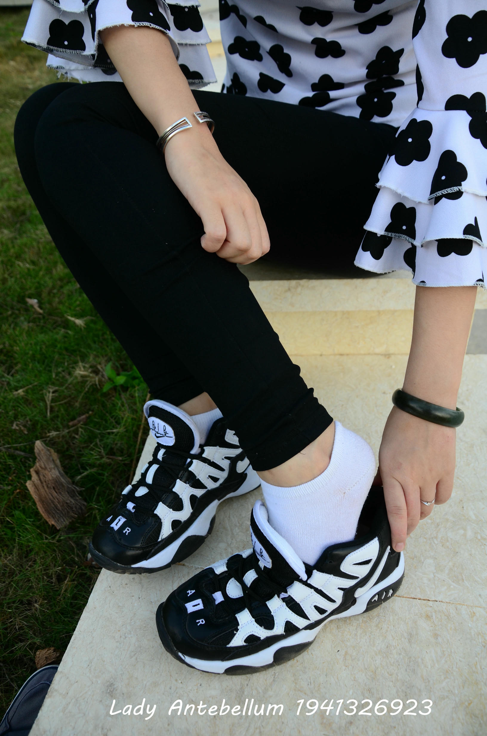 [战前女神] 恋足美腿棉袜女神级摄影套图 063 [89P-124MB]_第2集