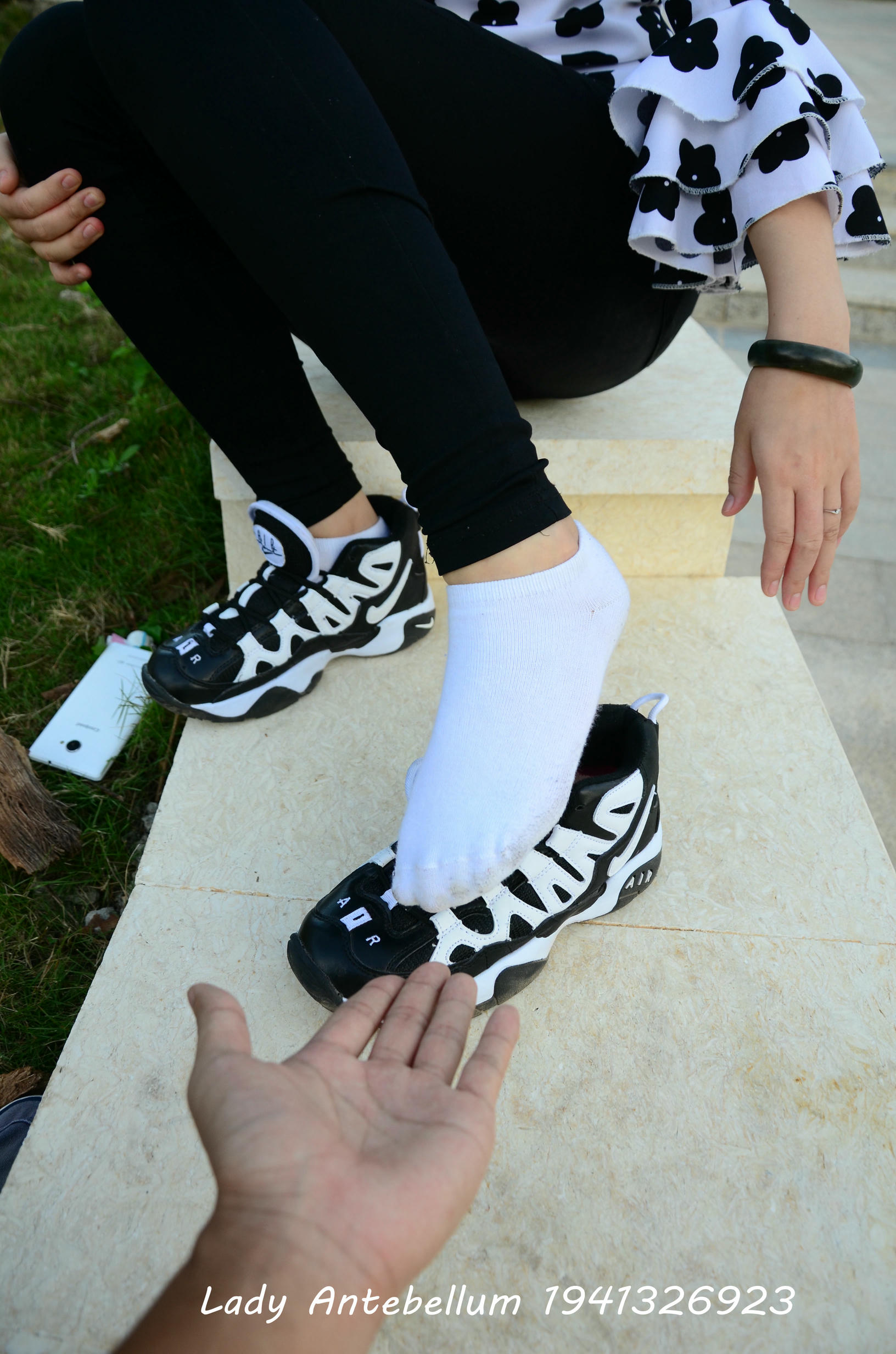 [战前女神] 恋足美腿棉袜女神级摄影套图 063 [89P-124MB]_第3集